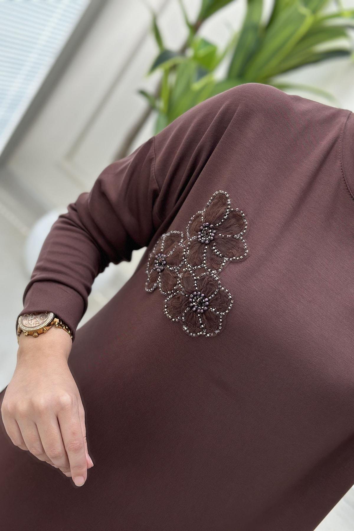 Tesettür Tunik ModelleriDüşük Omuz Çiçek Motif Detaylı Oysho Kadın Tunik Kahverengi KADO 257336