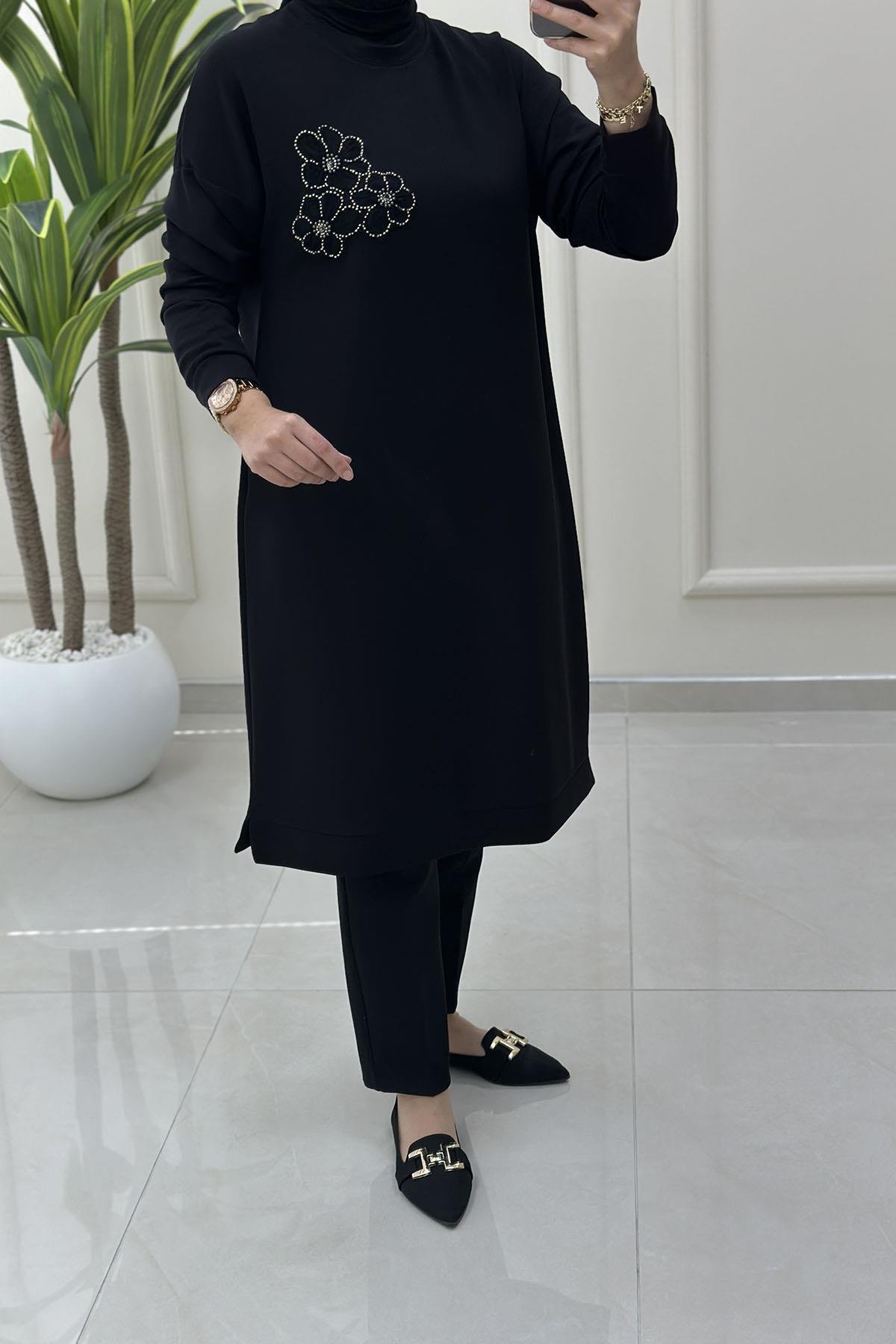 Tesettür Tunik ModelleriDüşük Omuz Çiçek Motif Detaylı Oysho Kadın Tunik Siyah KADO 257336