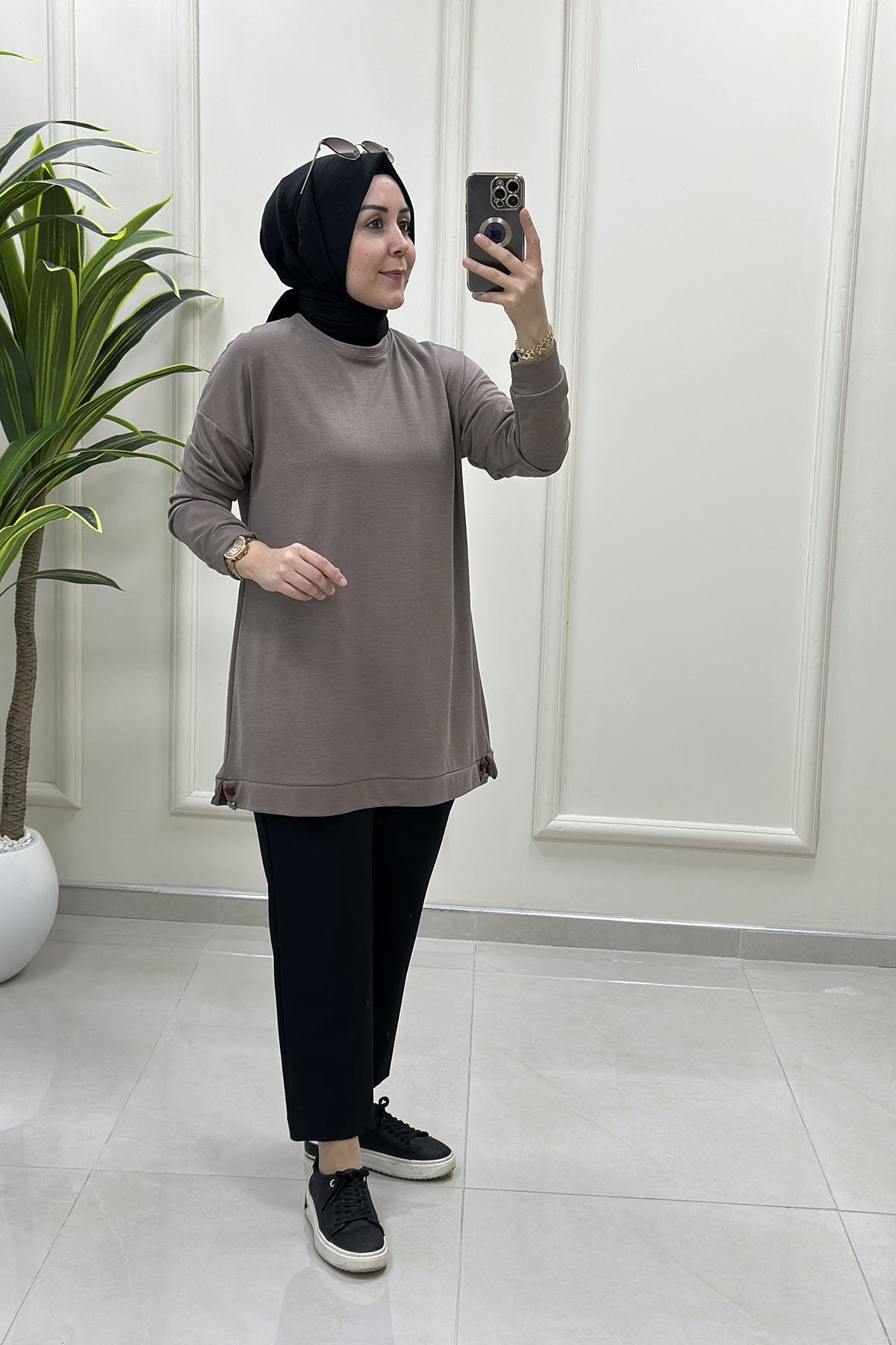 Tesettür Tunik ModelleriDüşük Omuz Etek Ucu Düğme Detaylı Modal Pike Kadın Tunik Vizon KADO 257498