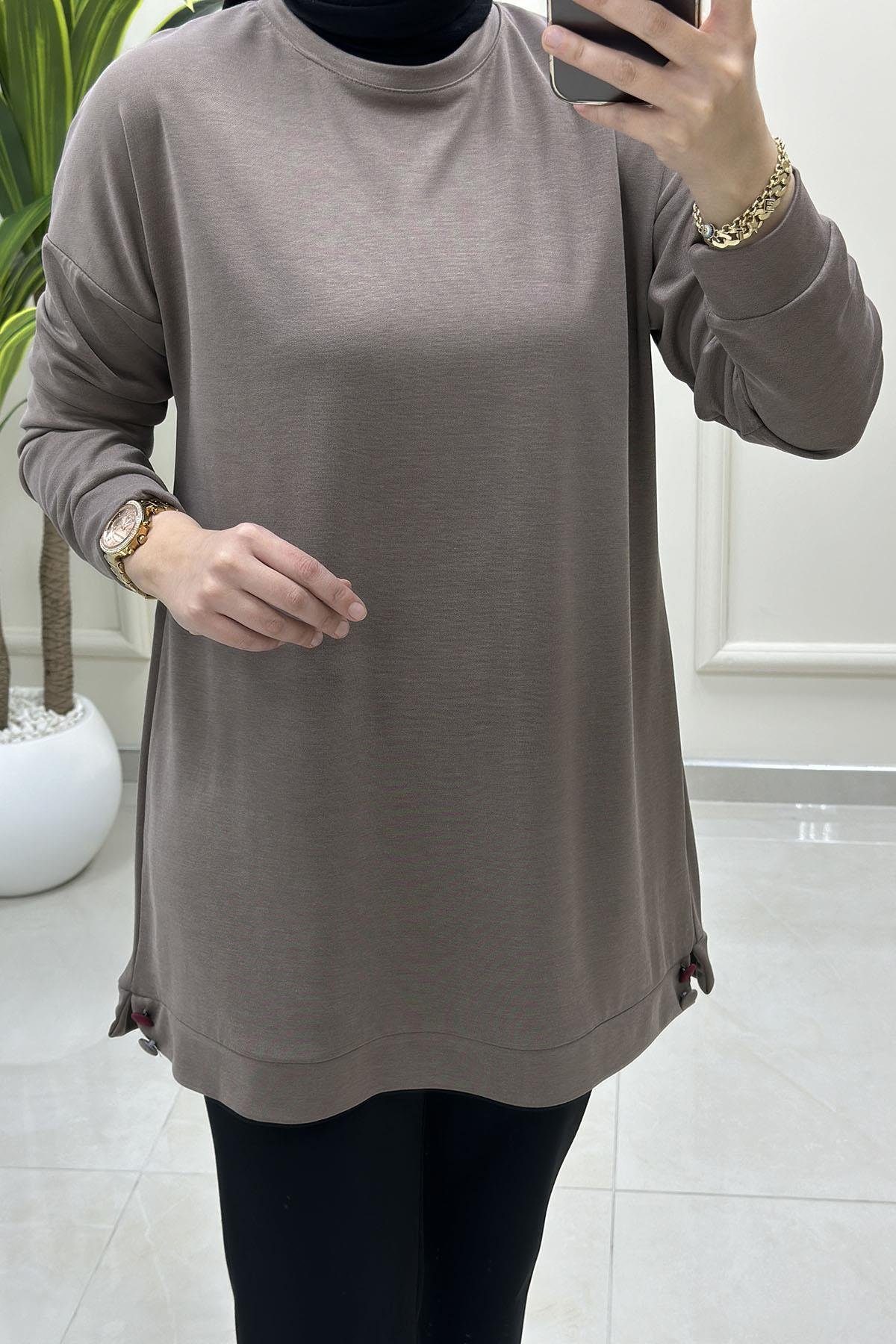 Tesettür Tunik ModelleriDüşük Omuz Etek Ucu Düğme Detaylı Modal Pike Kadın Tunik Vizon KADO 257498