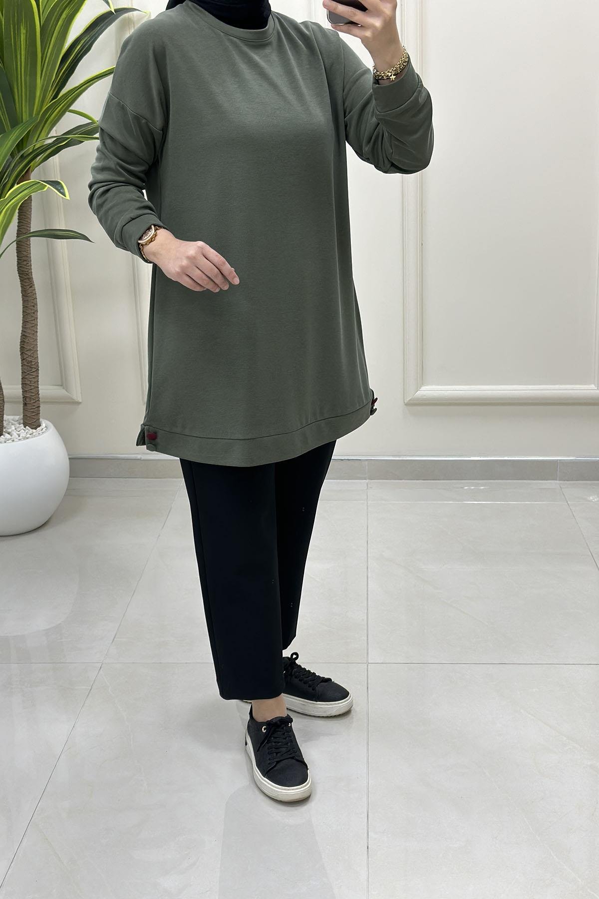 Tesettür Tunik ModelleriDüşük Omuz Etek Ucu Düğme Detaylı Modal Pike Kadın Tunik Haki KADO 257498