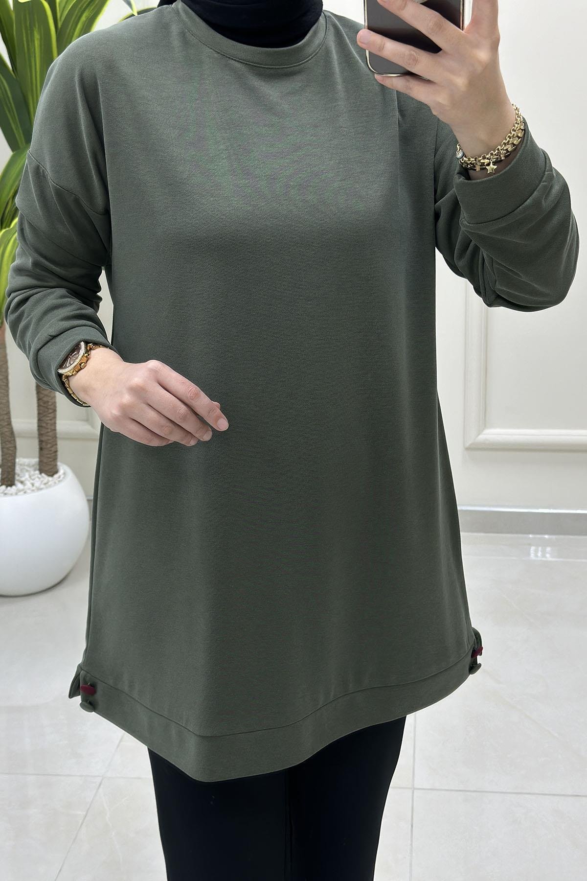 Tesettür Tunik ModelleriDüşük Omuz Etek Ucu Düğme Detaylı Modal Pike Kadın Tunik Haki KADO 257498