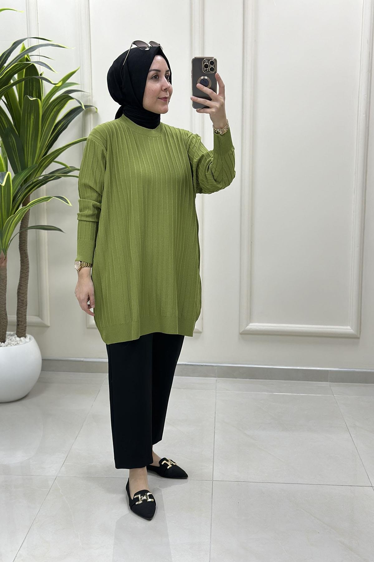 Tesettür Tunik ModelleriDüşük Omuz Fitilli Kadın Triko Tunik Yeşil KADO 2725522