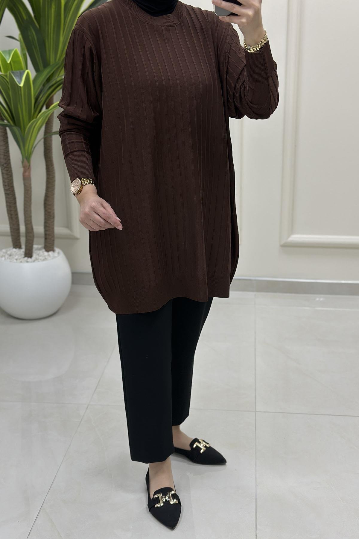 Tesettür Tunik ModelleriDüşük Omuz Fitilli Kadın Triko Tunik Kahverengi KADO 2725522