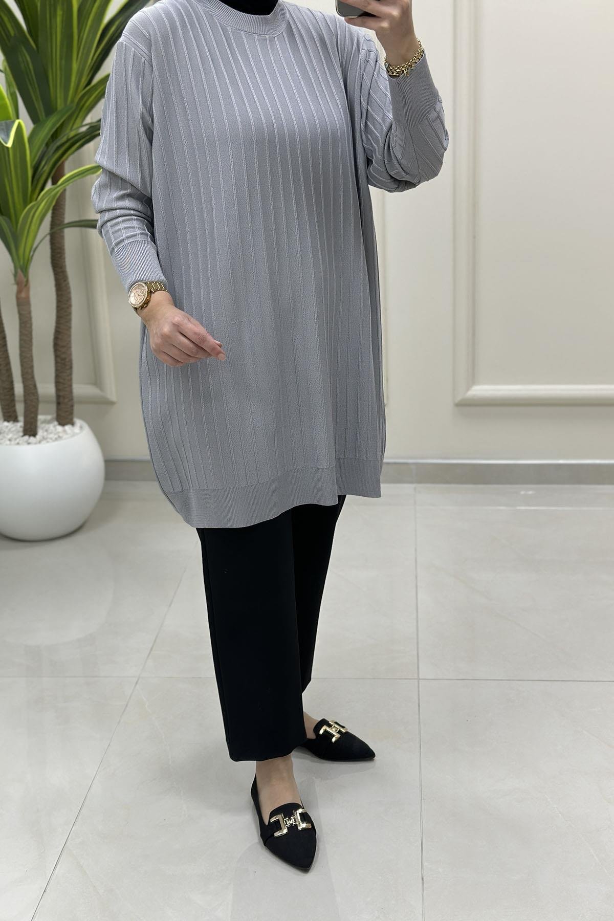 Tesettür Tunik ModelleriDüşük Omuz Fitilli Kadın Triko Tunik Gri KADO 2725522