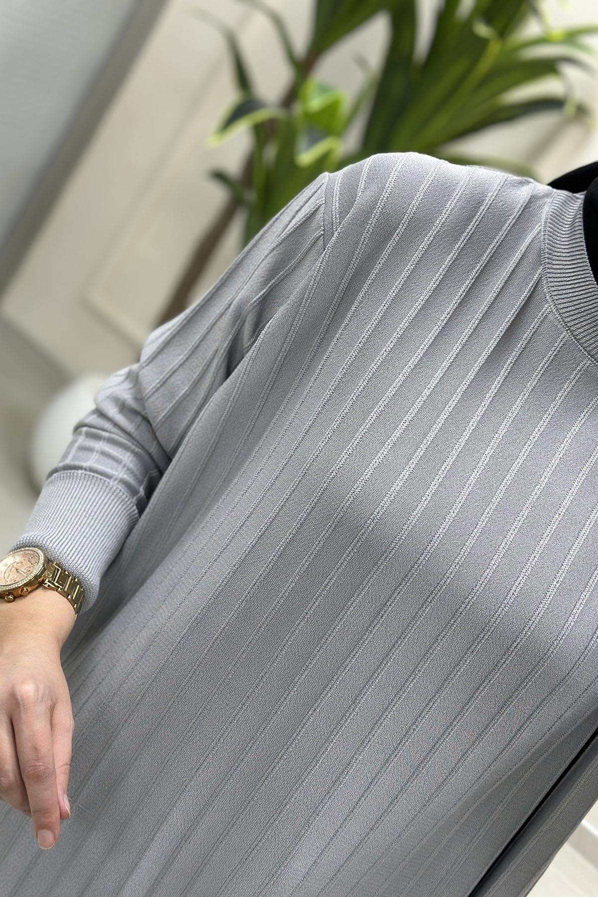 Tesettür Tunik ModelleriDüşük Omuz Fitilli Kadın Triko Tunik Gri KADO 2725522