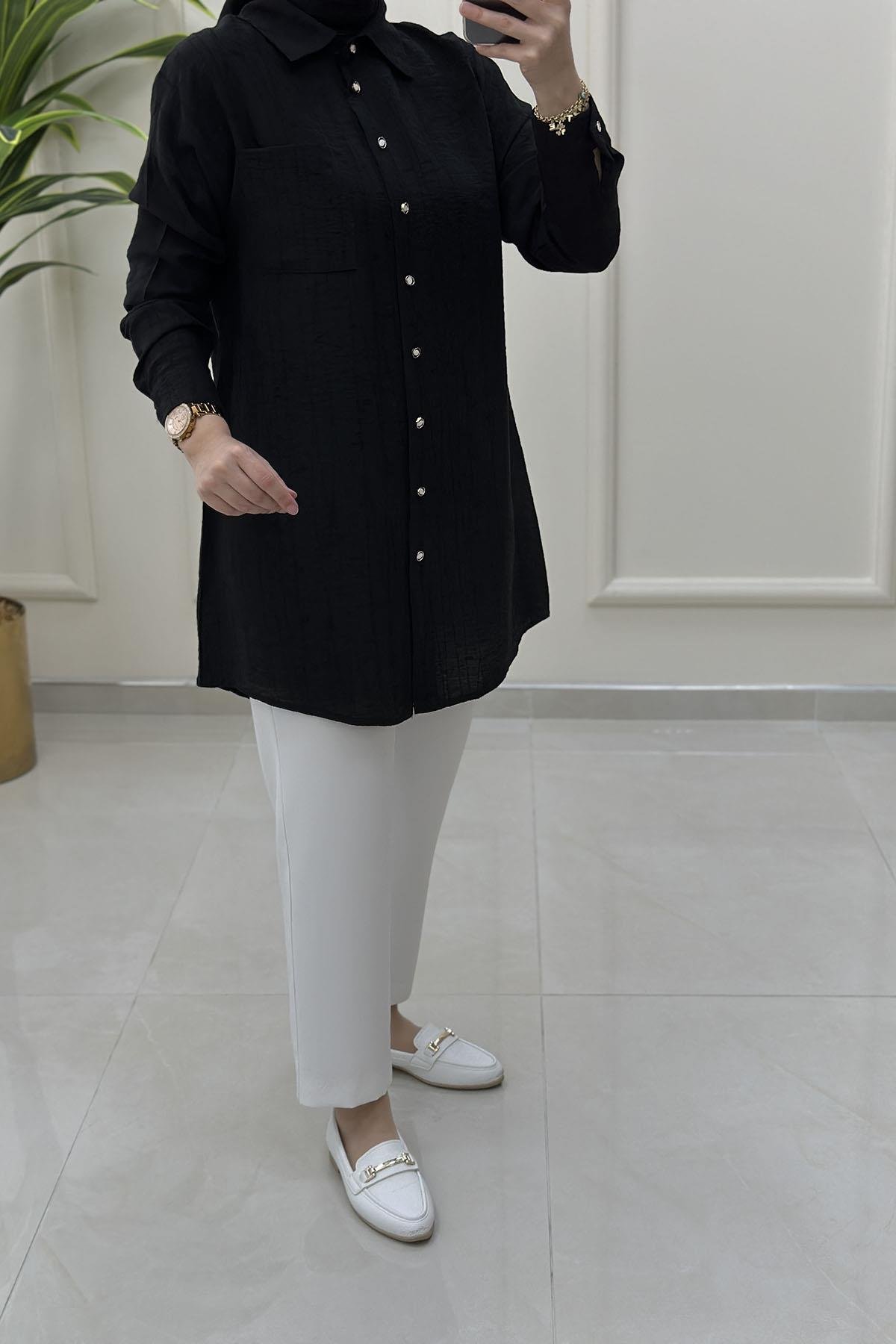 Tesettür Tunik ModelleriDüşük Omuz Kendinden Desenli Önü Düğmeli Kadın Tunik Siyah KADO 251215