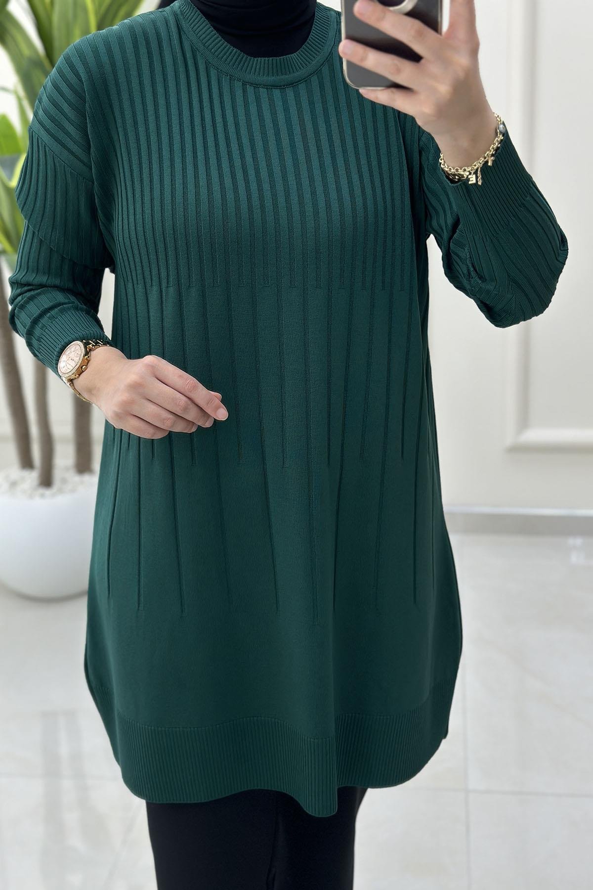 Tesettür Tunik ModelleriDüşük Omuz Kendinden Desenli Kadın Triko Tunik Zümrüt Yeşili KADO 2725018