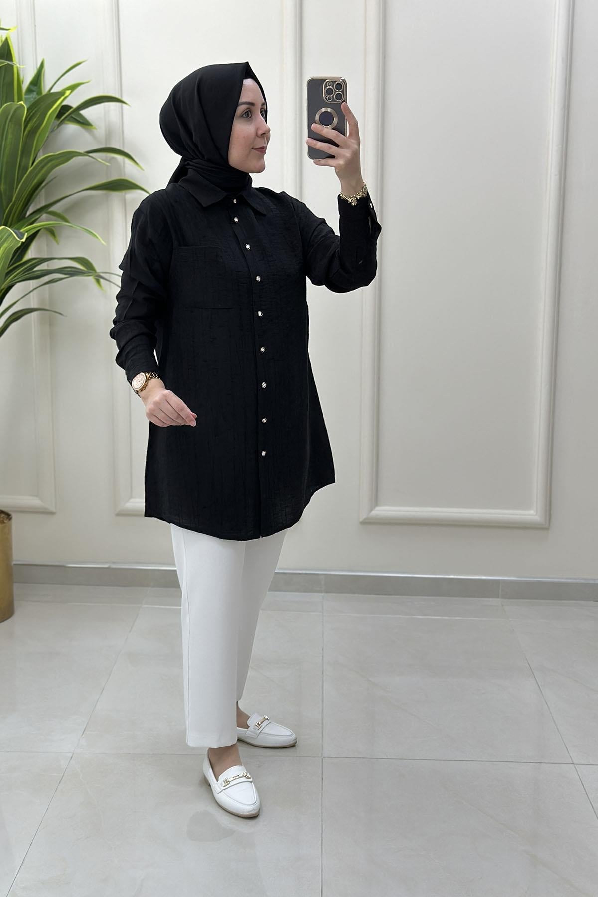 Tesettür Tunik ModelleriDüşük Omuz Kendinden Desenli Önü Düğmeli Kadın Tunik Siyah KADO 251215