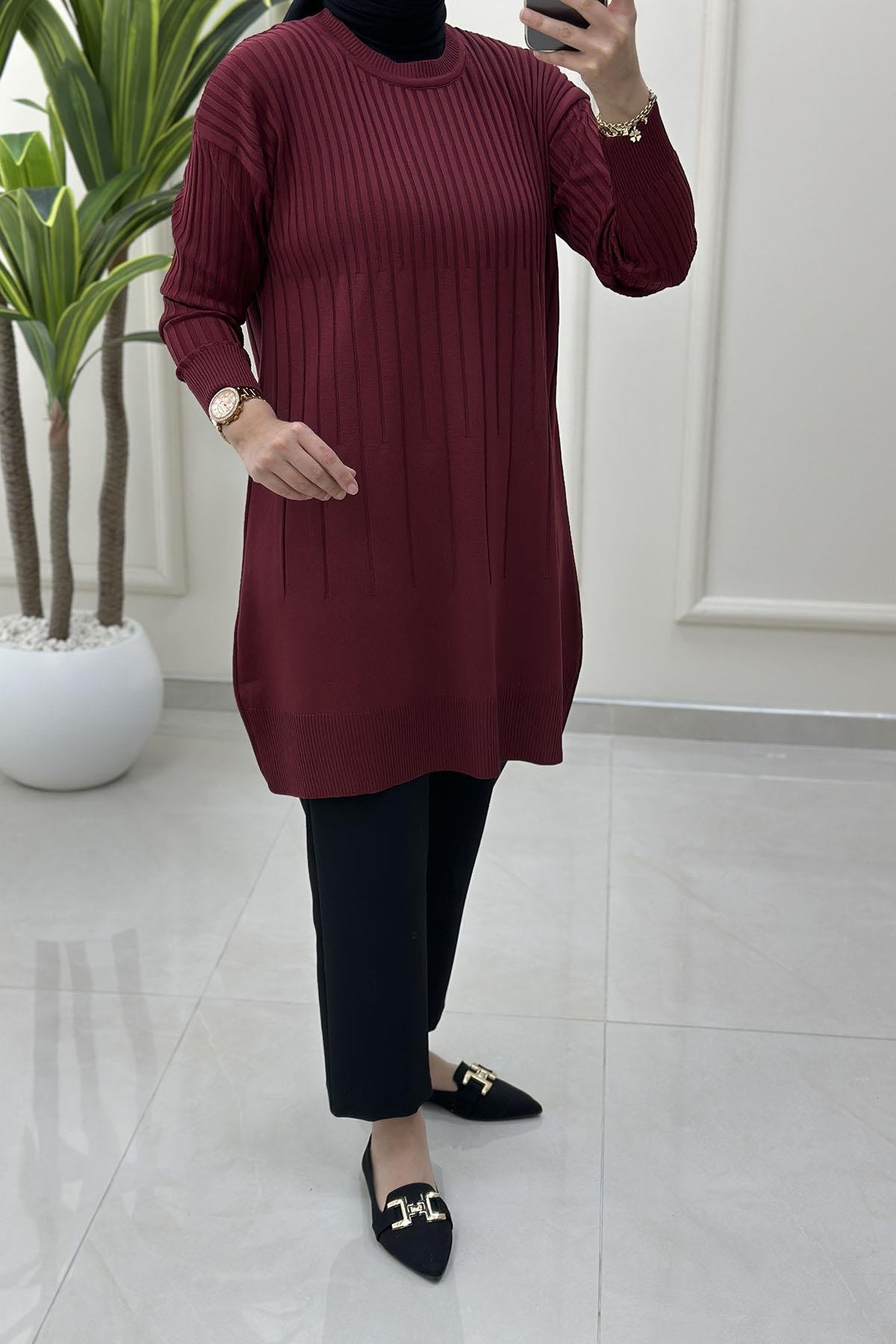 Tesettür Tunik ModelleriDüşük Omuz Kendinden Desenli Kadın Triko Tunik Bordo KADO 2725018