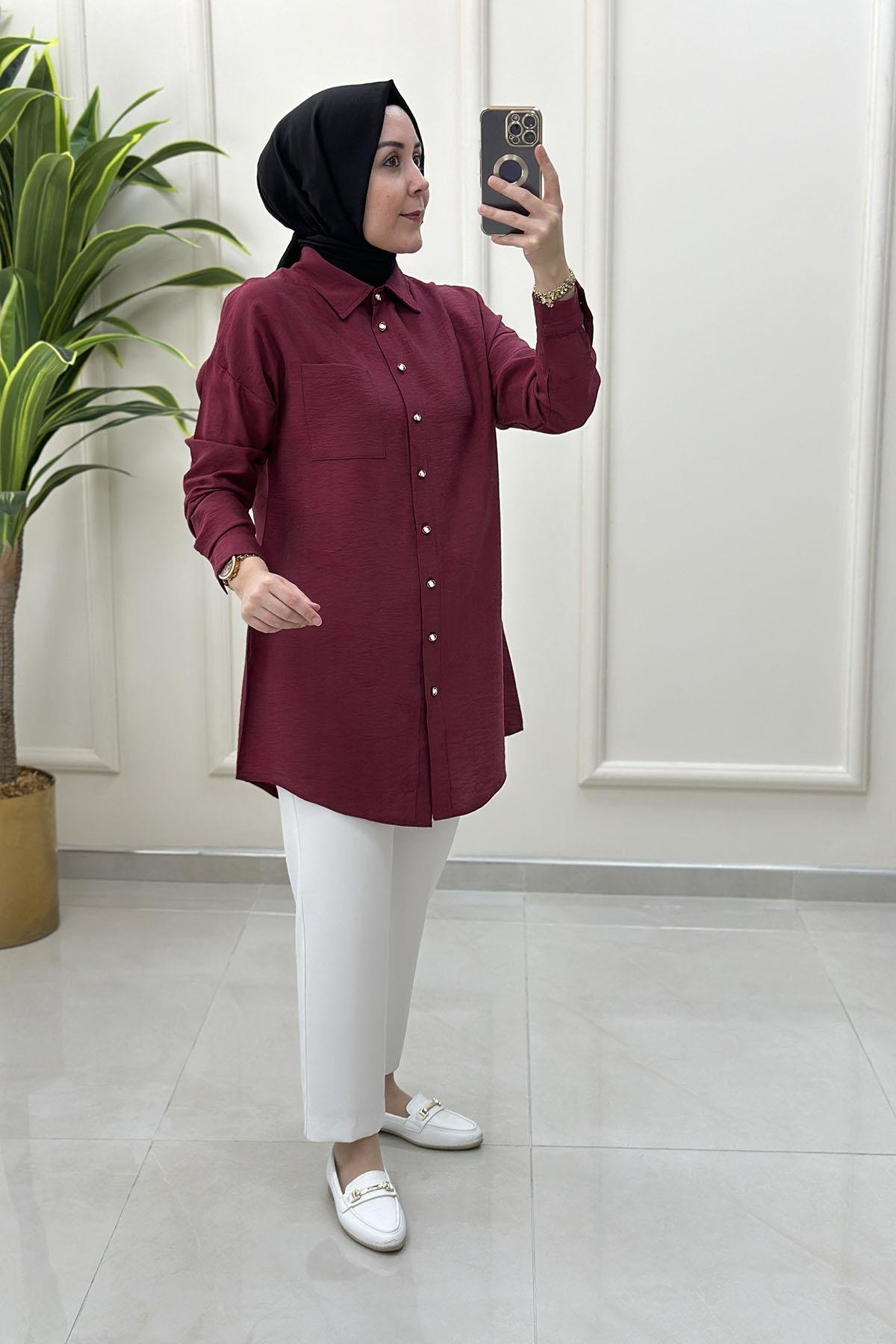 Tesettür Tunik ModelleriDüşük Omuz Kendinden Desenli Önü Düğmeli Kadın Tunik Bordo KADO 251215