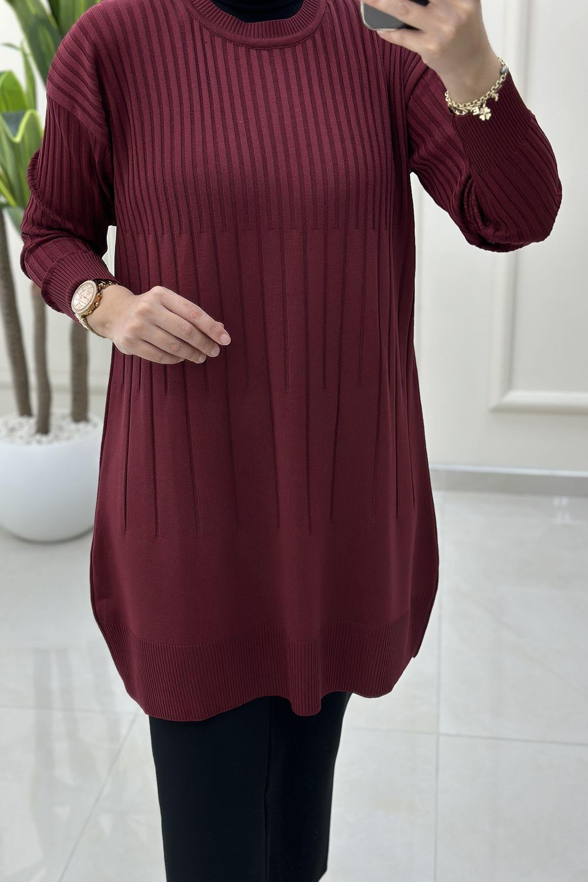 Tesettür Tunik ModelleriDüşük Omuz Kendinden Desenli Kadın Triko Tunik Bordo KADO 2725018
