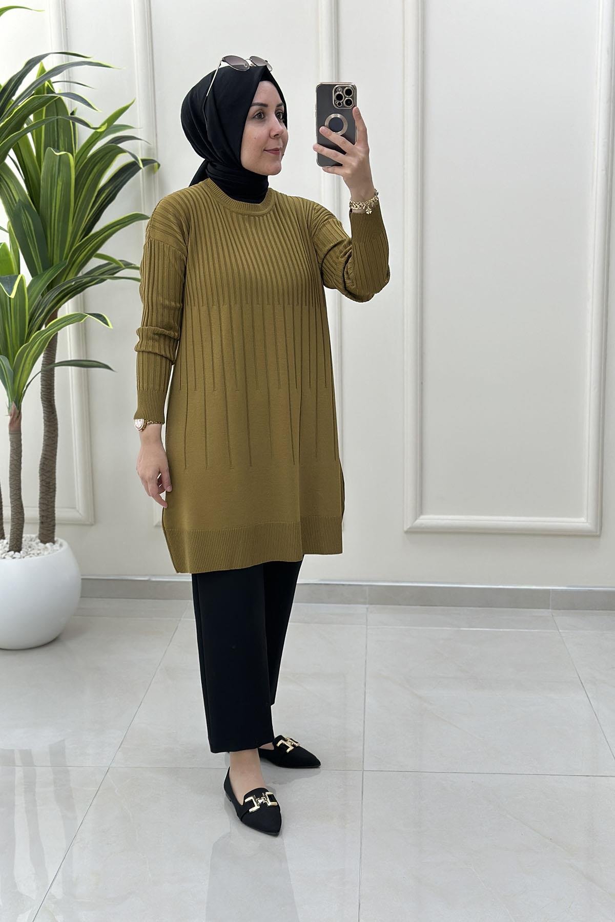 Tesettür Tunik ModelleriDüşük Omuz Kendinden Desenli Kadın Triko Tunik Yağ Yeşili KADO 2725018