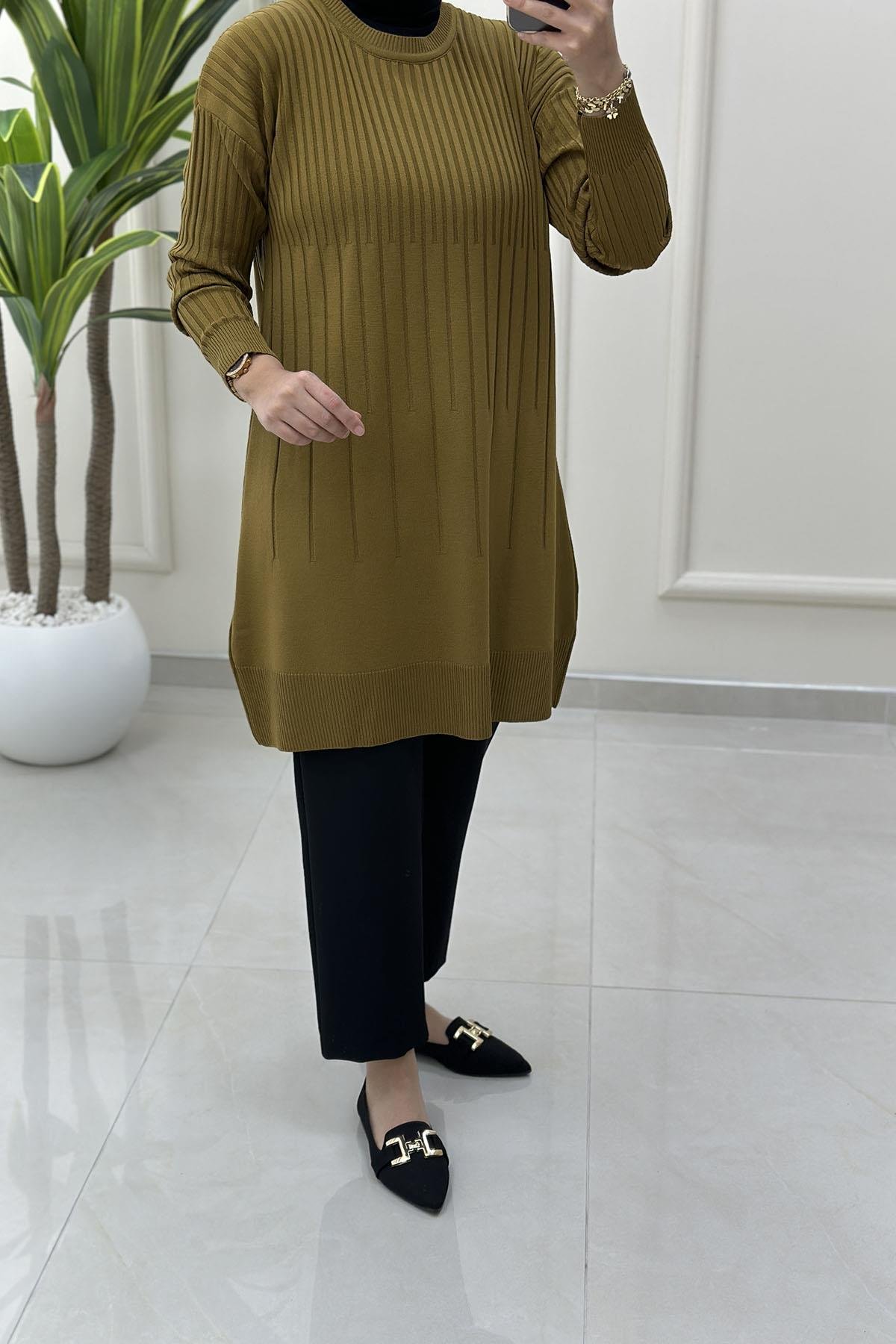Tesettür Tunik ModelleriDüşük Omuz Kendinden Desenli Kadın Triko Tunik Yağ Yeşili KADO 2725018