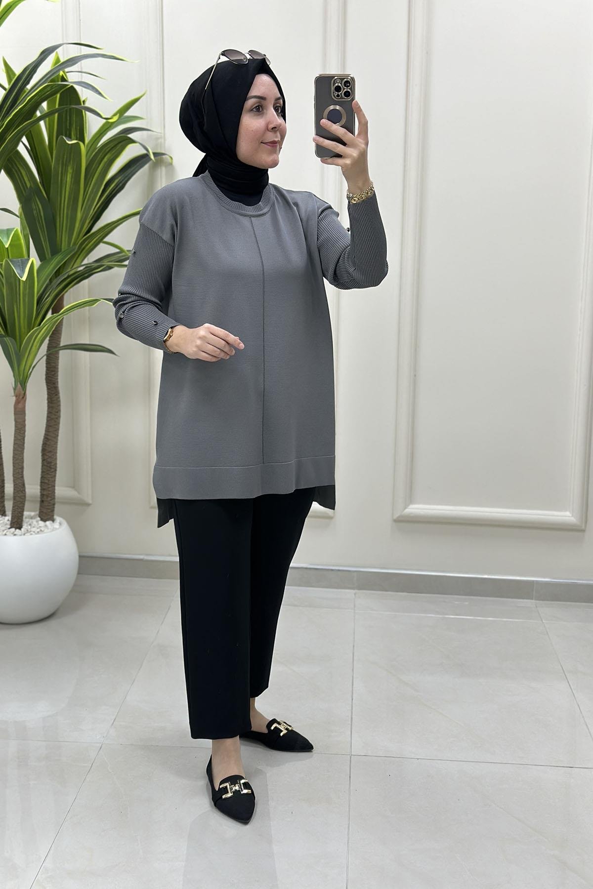 Tesettür Tunik ModelleriDüşük Omuz Kol Düğme Detaylı Kadın Merserize Tunik Gri KADO 2725014