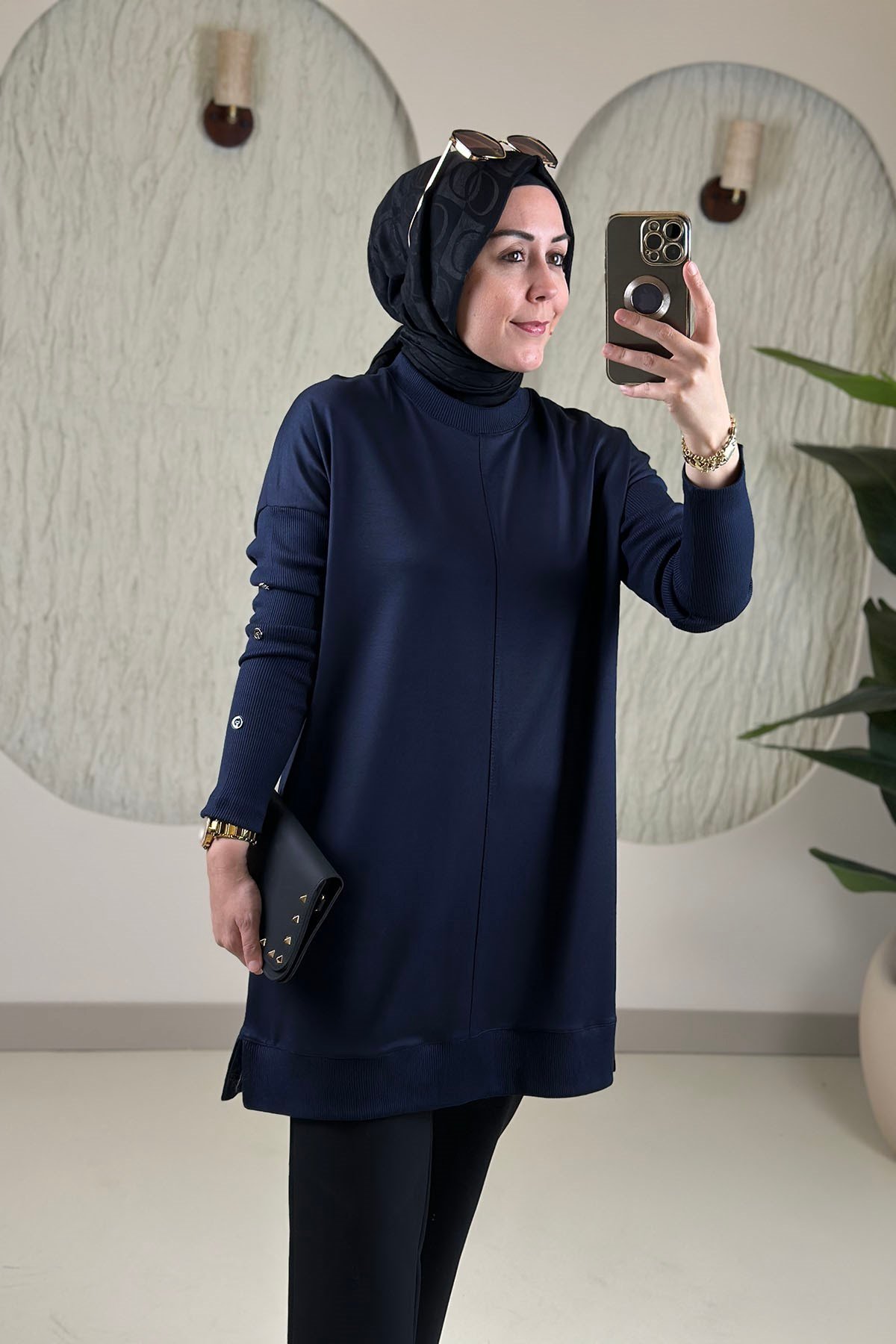 Tesettür Tunik ModelleriDüşük Omuz Kol Ribanalı Düğme Detaylı Kadın Tunik Lacivert KADO 268484