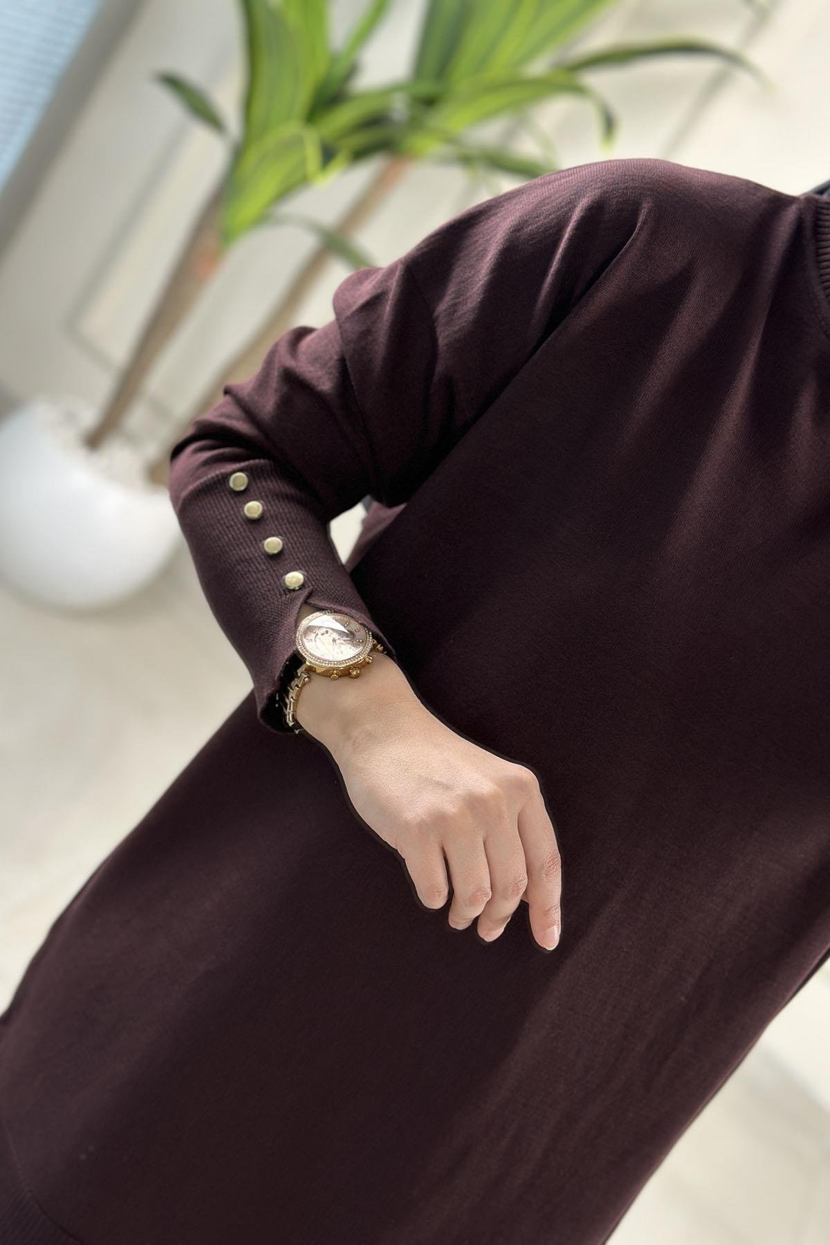 Tesettür Tunik ModelleriDüşük Omuz Kol Düğme Detaylı Kadın Triko Tunik Kahverengi SRY 4106