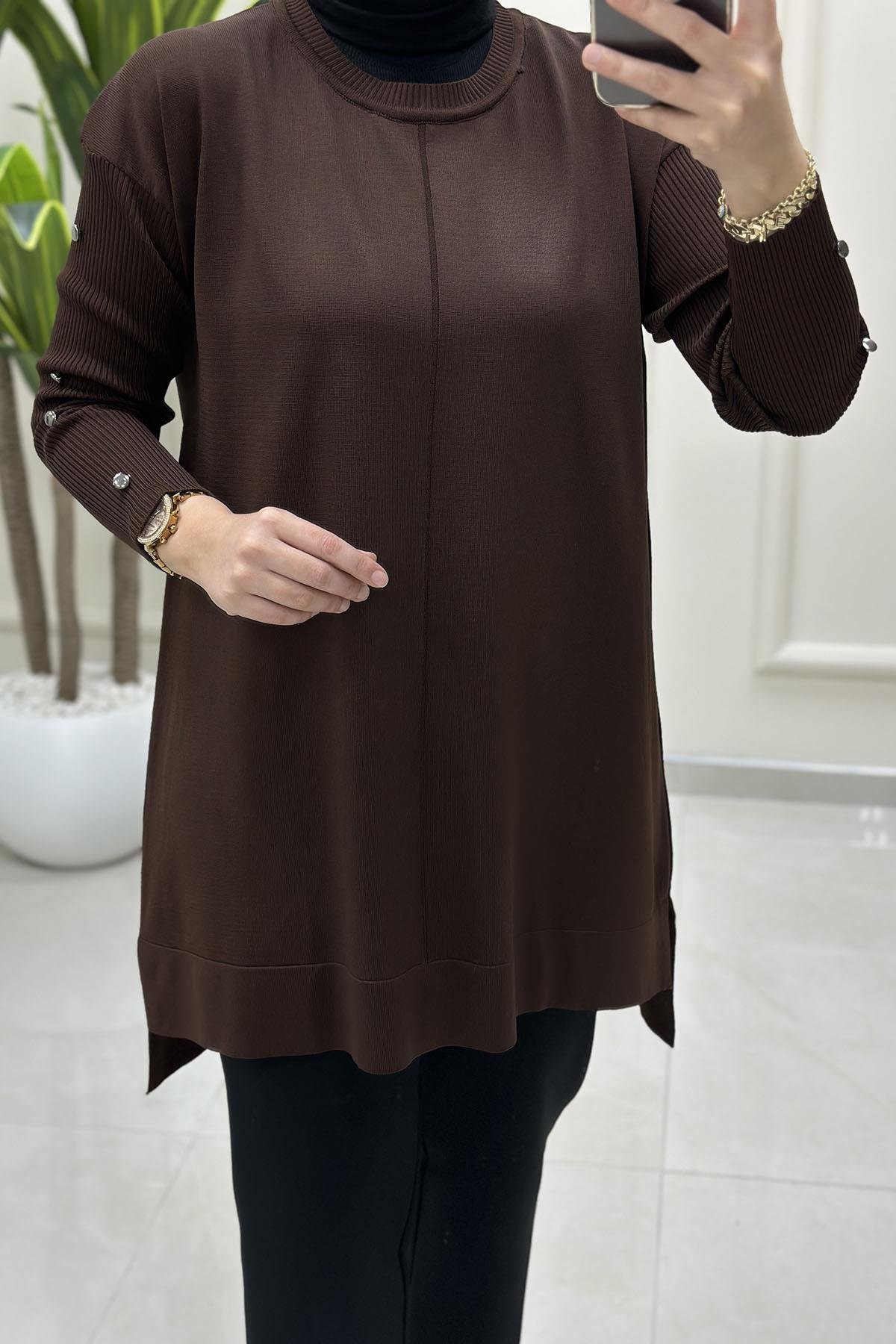 Tesettür Tunik ModelleriDüşük Omuz Kol Düğme Detaylı Kadın Merserize Tunik Kahverengi KADO 2725014