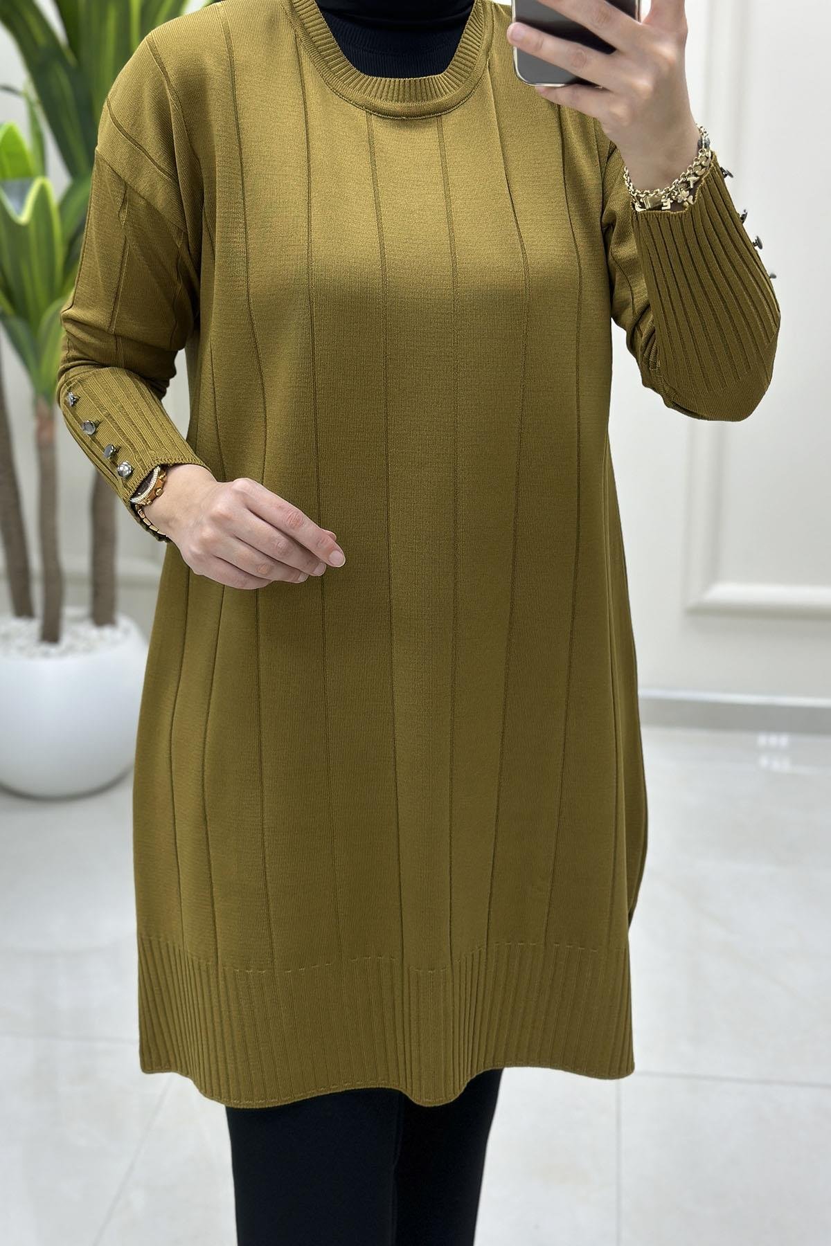 Tesettür Tunik ModelleriDüşük Omuz Kolu Düğme Detaylı Kadın Merserize Tunik Yağ Yeşili KADO 2725011