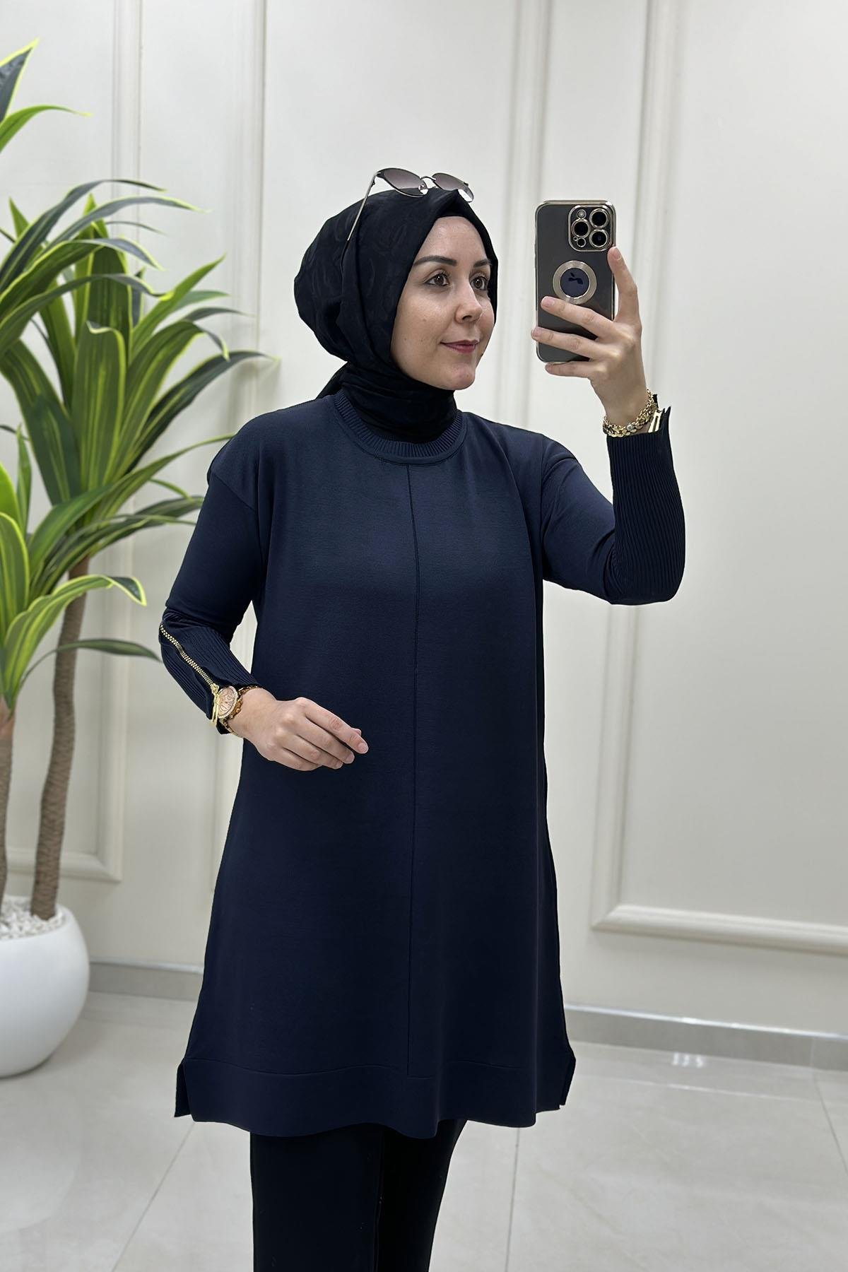 Tesettür Tunik ModelleriDüşük Omuz Kolu Fermuarlı Kadın Merserize Tunik Lacivert KADO 2725017