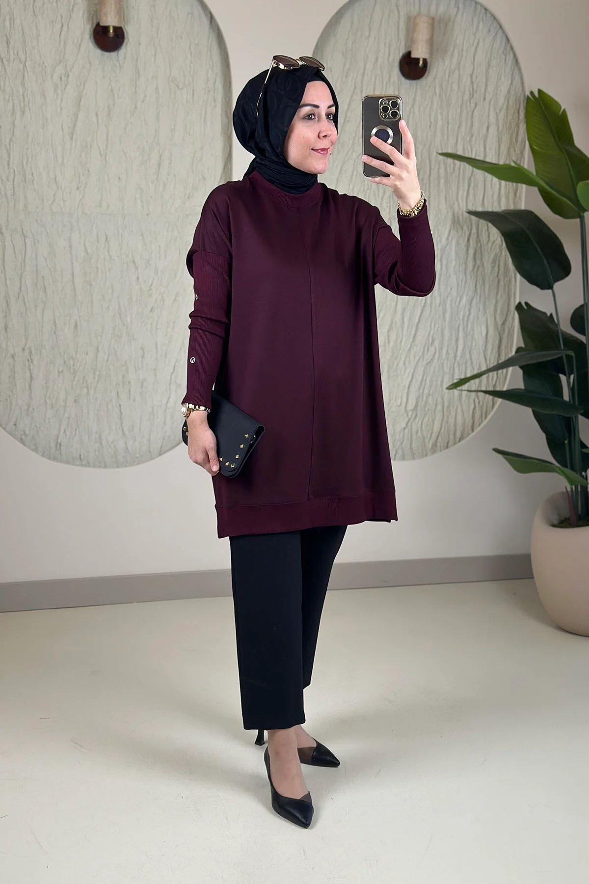 Tesettür Tunik ModelleriDüşük Omuz Kol Ribanalı Düğme Detaylı Kadın Tunik Bordo KADO 268484
