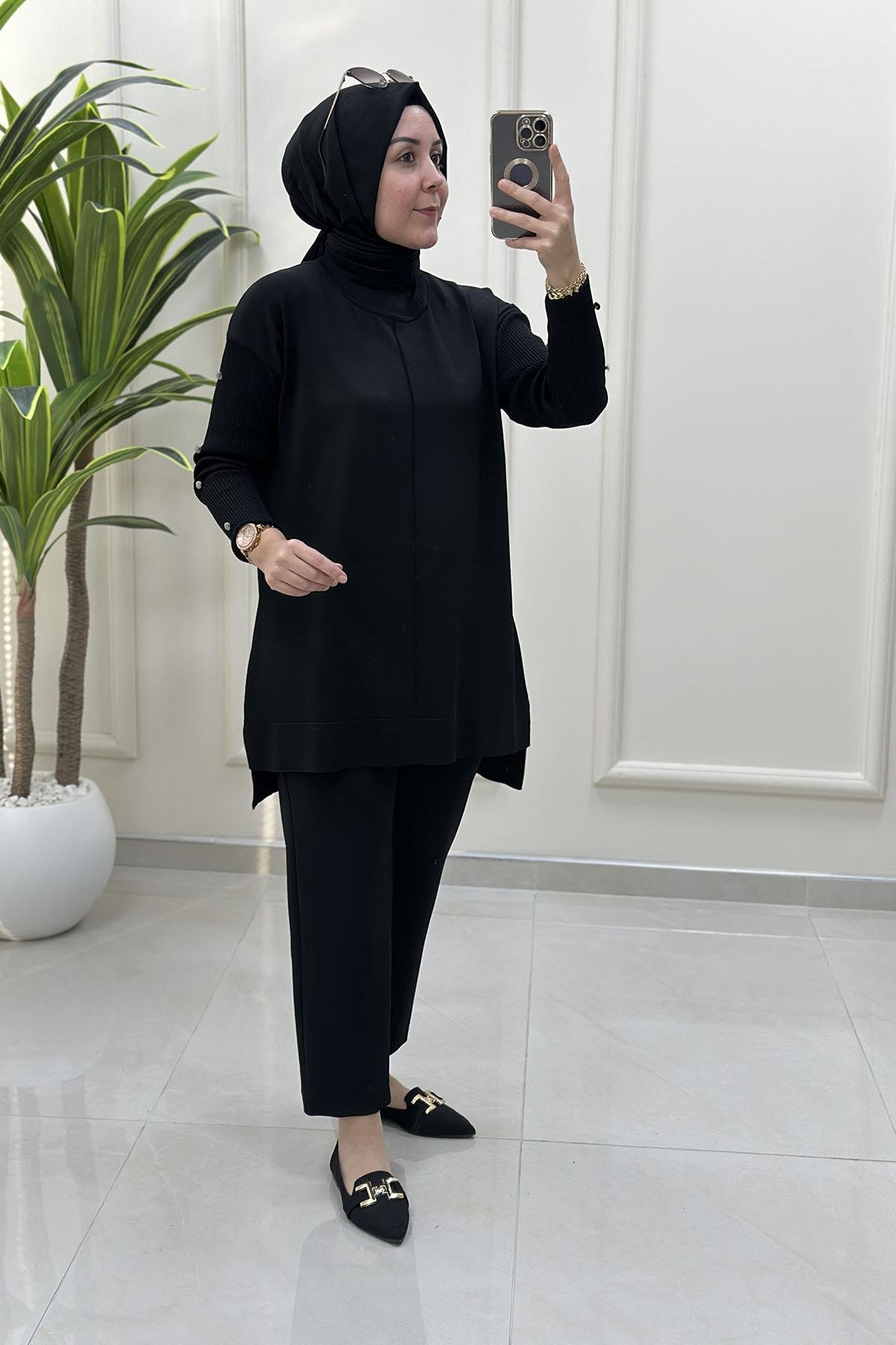 Tesettür Tunik ModelleriDüşük Omuz Kol Düğme Detaylı Kadın Merserize Tunik Siyah KADO 2725014