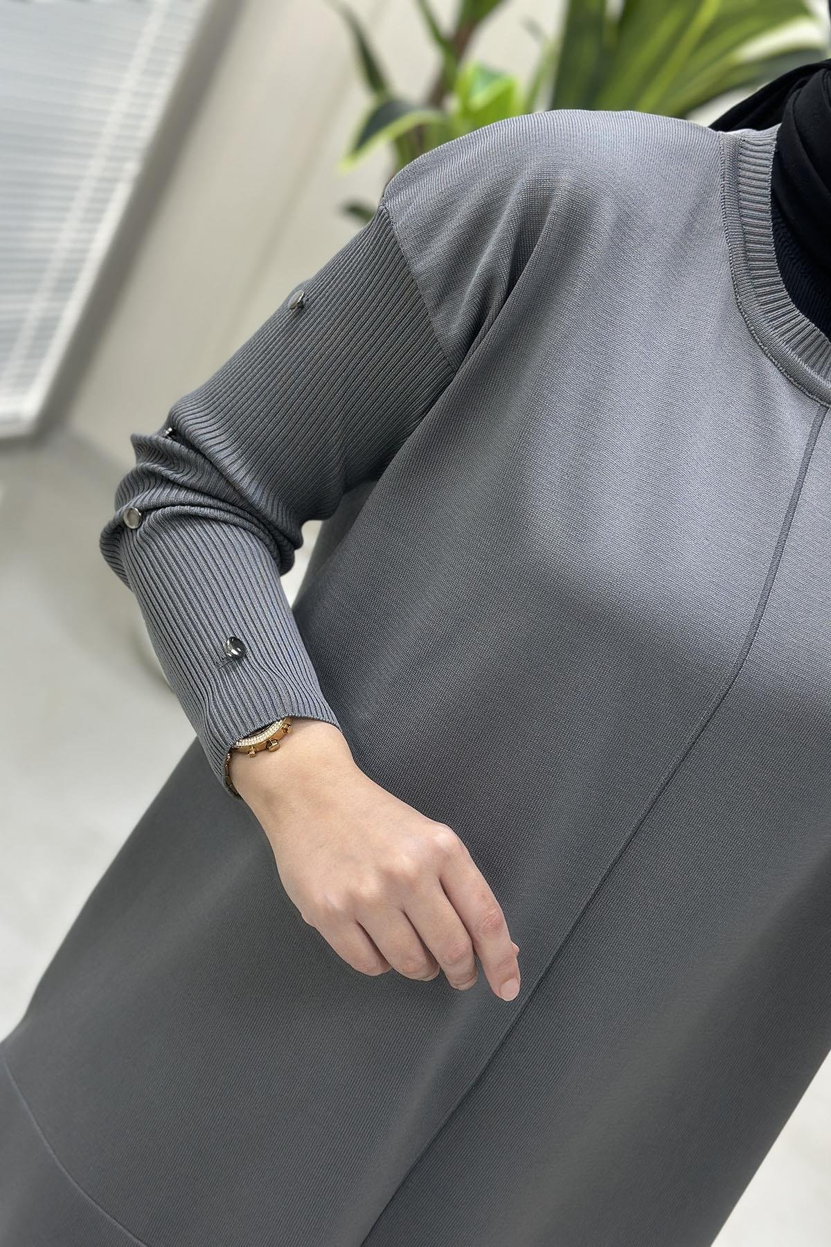 Tesettür Tunik ModelleriDüşük Omuz Kol Düğme Detaylı Kadın Merserize Tunik Gri KADO 2725014