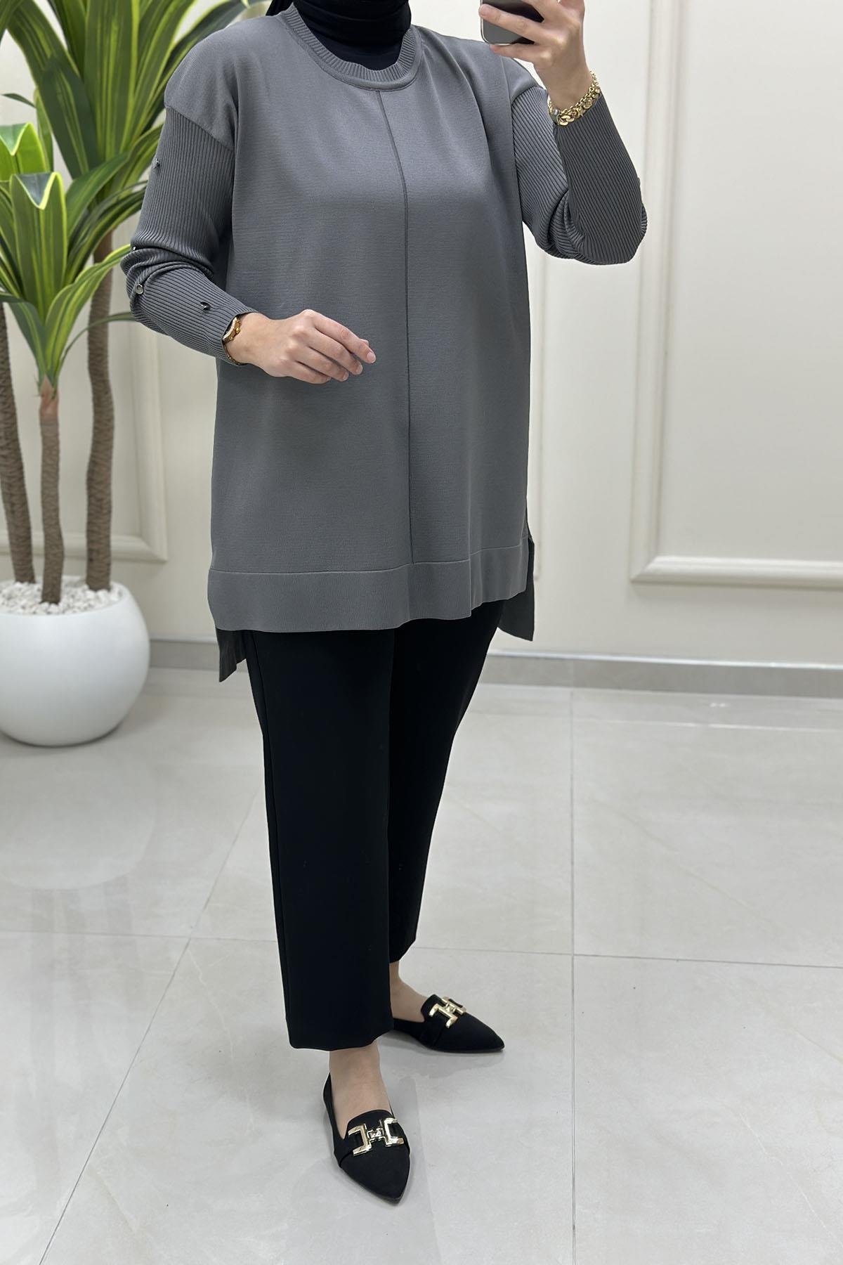 Tesettür Tunik ModelleriDüşük Omuz Kol Düğme Detaylı Kadın Merserize Tunik Gri KADO 2725014