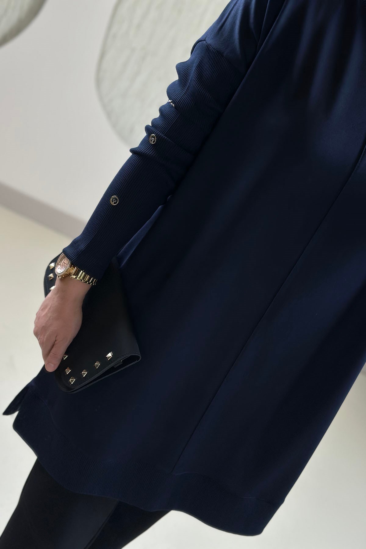Tesettür Tunik ModelleriDüşük Omuz Kol Ribanalı Düğme Detaylı Kadın Tunik Lacivert KADO 268484