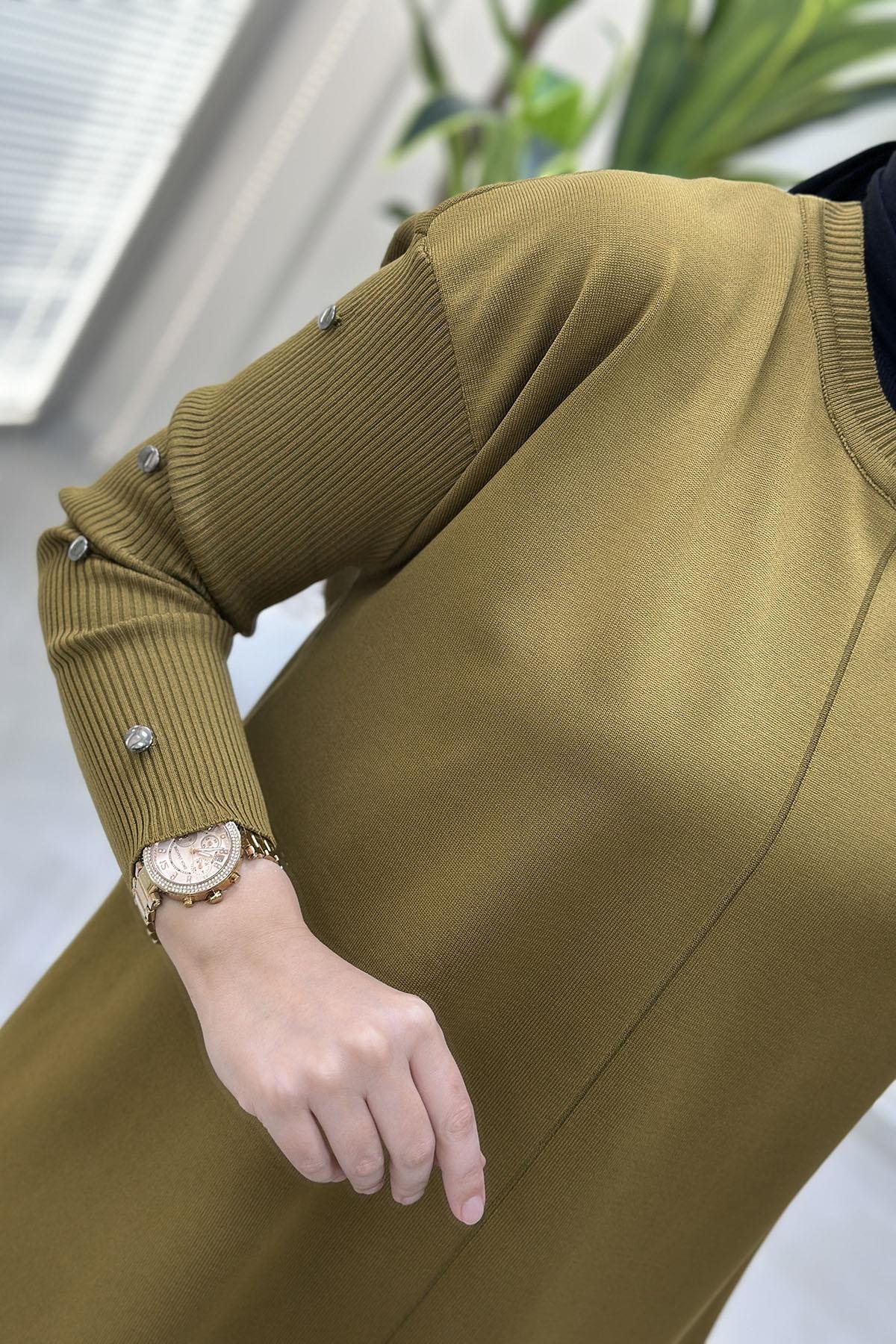 Tesettür Tunik ModelleriDüşük Omuz Kol Düğme Detaylı Kadın Merserize Tunik Yağ Yeşili KADO 2725014