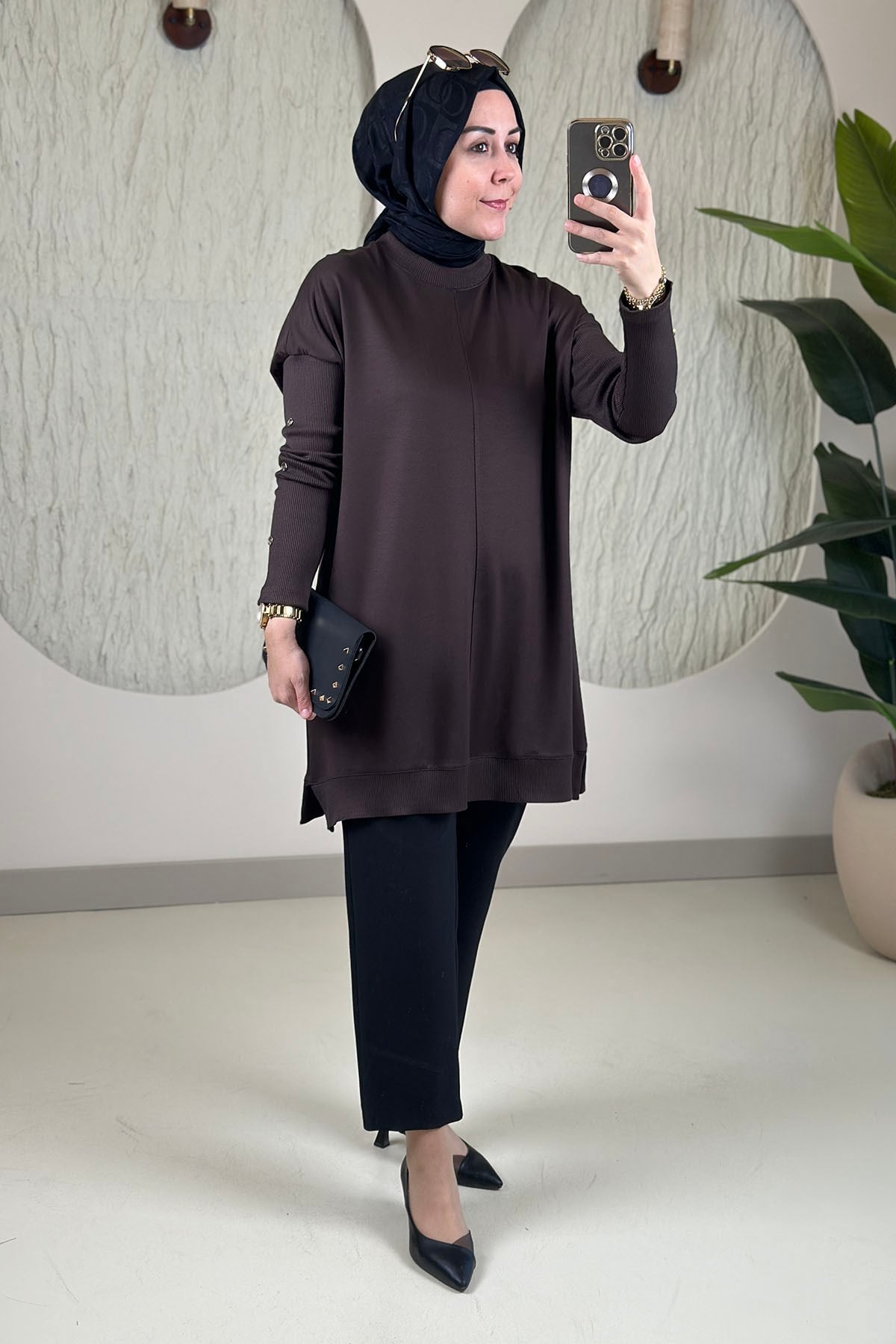 Tesettür Tunik ModelleriDüşük Omuz Kol Ribanalı Düğme Detaylı Kadın Tunik Kahverengi KADO 268484