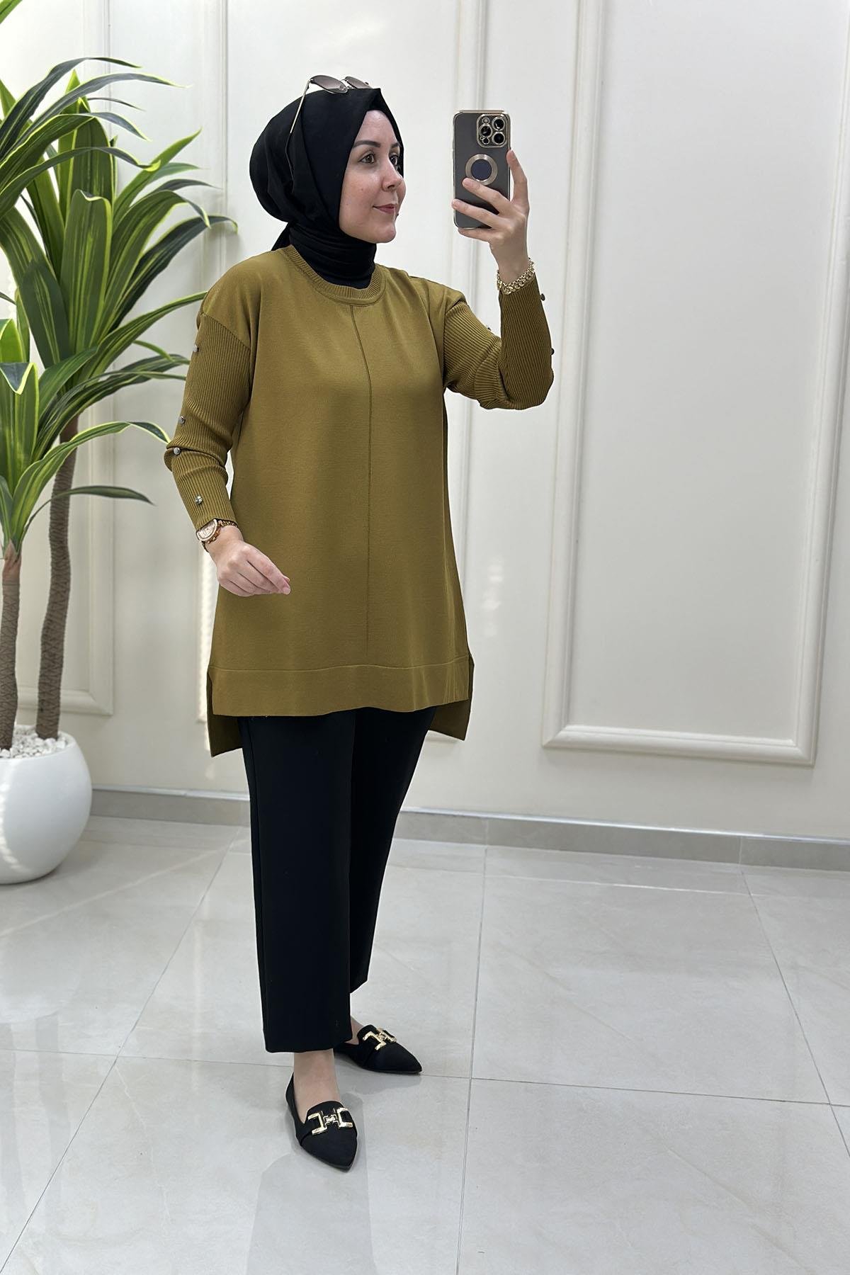 Tesettür Tunik ModelleriDüşük Omuz Kol Düğme Detaylı Kadın Merserize Tunik Yağ Yeşili KADO 2725014