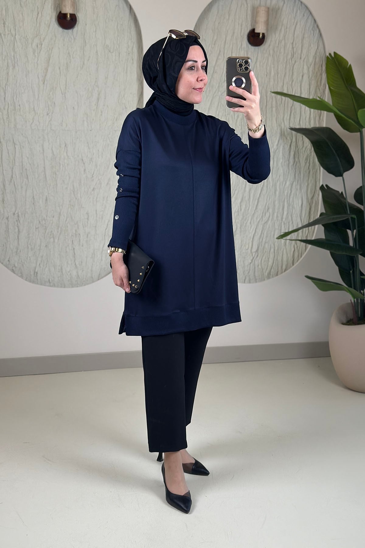 Tesettür Tunik ModelleriDüşük Omuz Kol Ribanalı Düğme Detaylı Kadın Tunik Lacivert KADO 268484