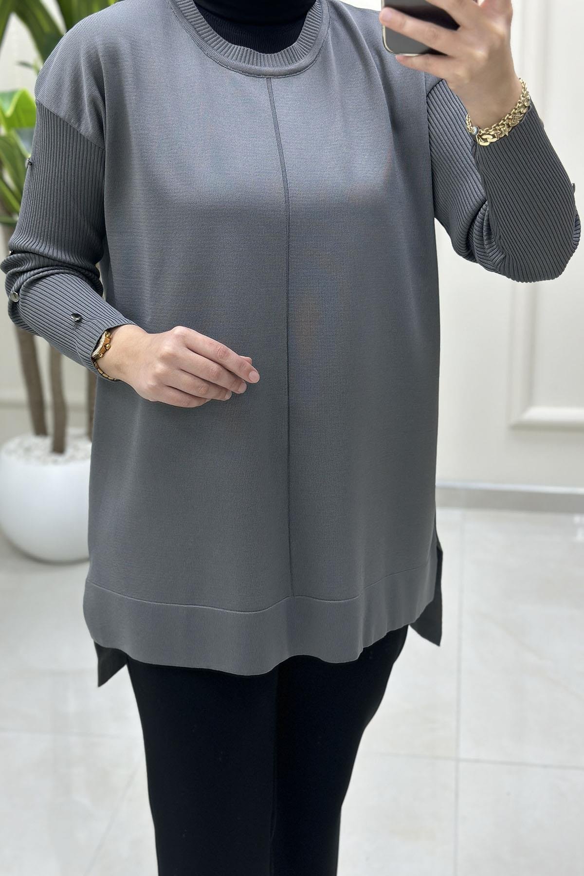 Tesettür Tunik ModelleriDüşük Omuz Kol Düğme Detaylı Kadın Merserize Tunik Gri KADO 2725014