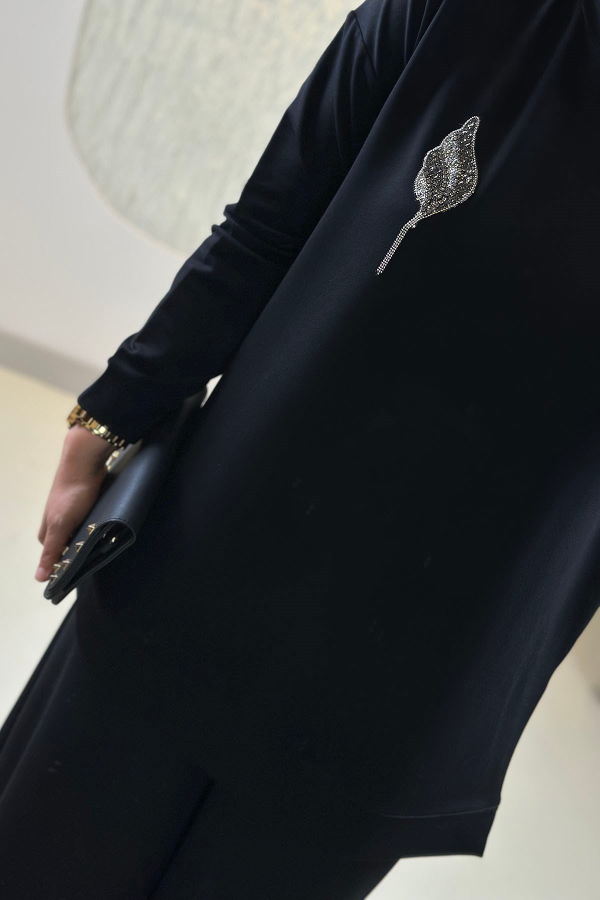 Tesettür Tunik ModelleriDüşük Omuz Lale Baskılı Basic Kadın Oysho Tunik Siyah KADO 268318