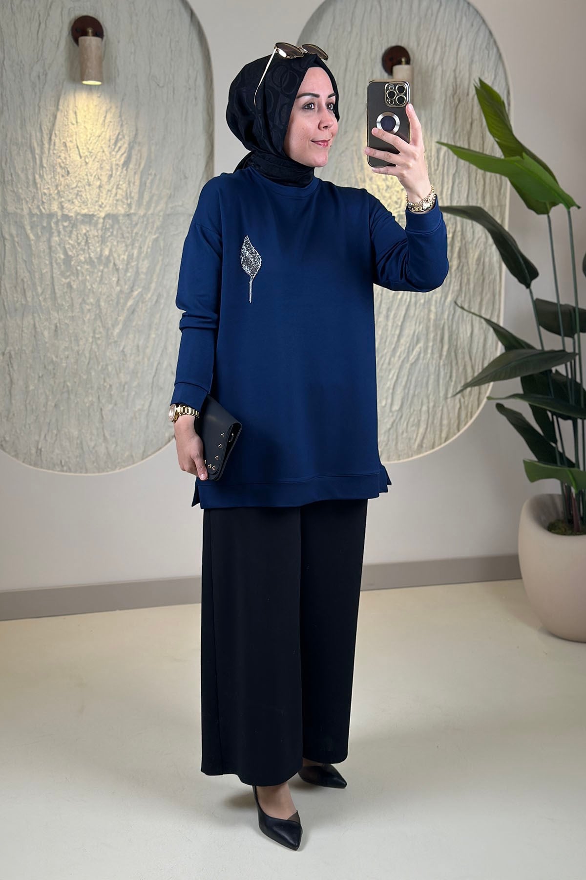 Tesettür Tunik ModelleriDüşük Omuz Lale Baskılı Basic Kadın Oysho Tunik Lacivert KADO 268318