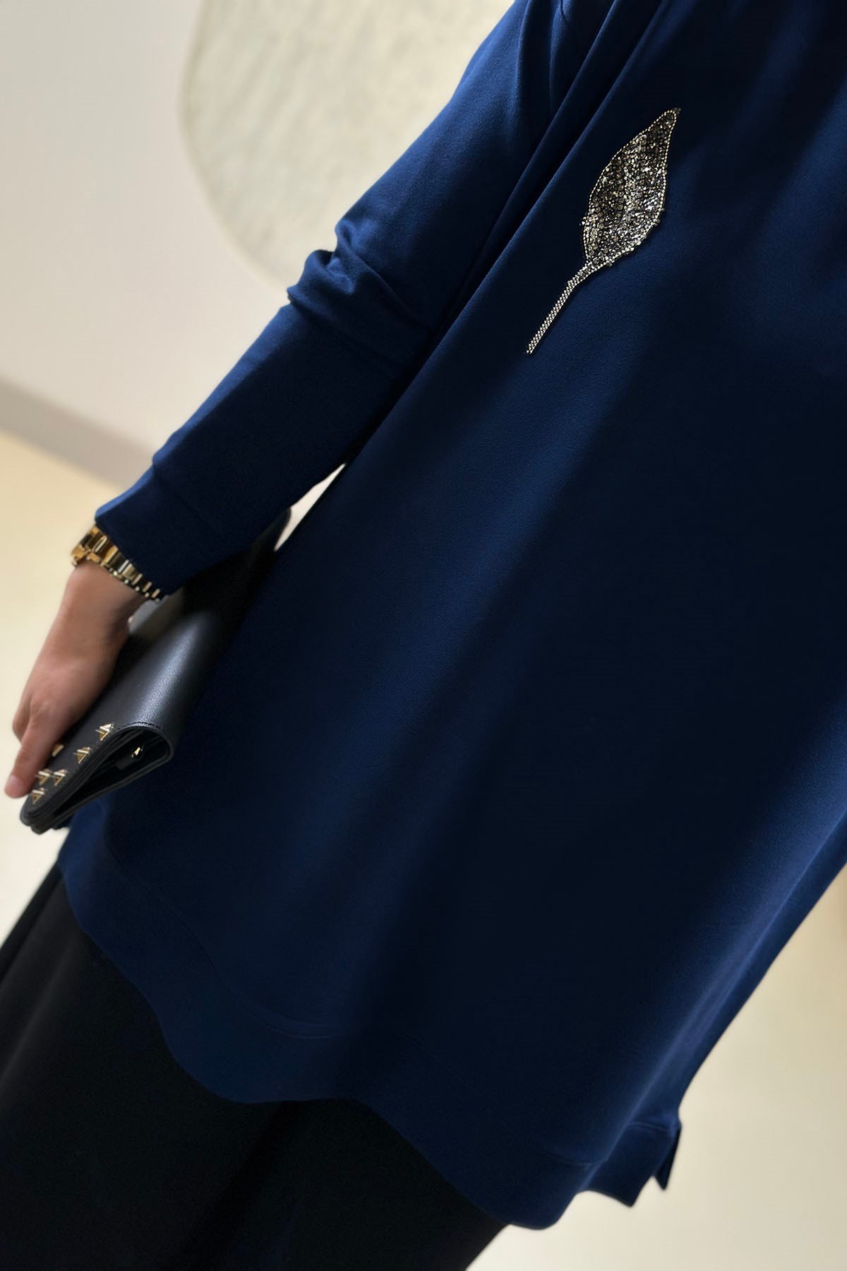 Tesettür Tunik ModelleriDüşük Omuz Lale Baskılı Basic Kadın Oysho Tunik Lacivert KADO 268318