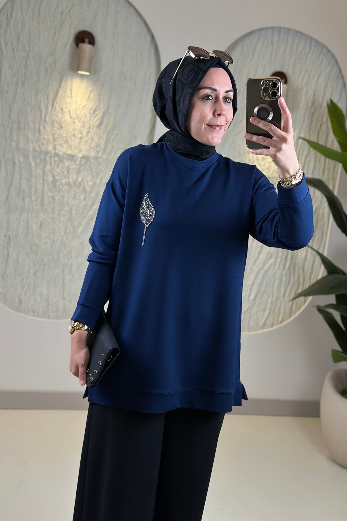 Tesettür Tunik ModelleriDüşük Omuz Lale Baskılı Basic Kadın Oysho Tunik Lacivert KADO 268318