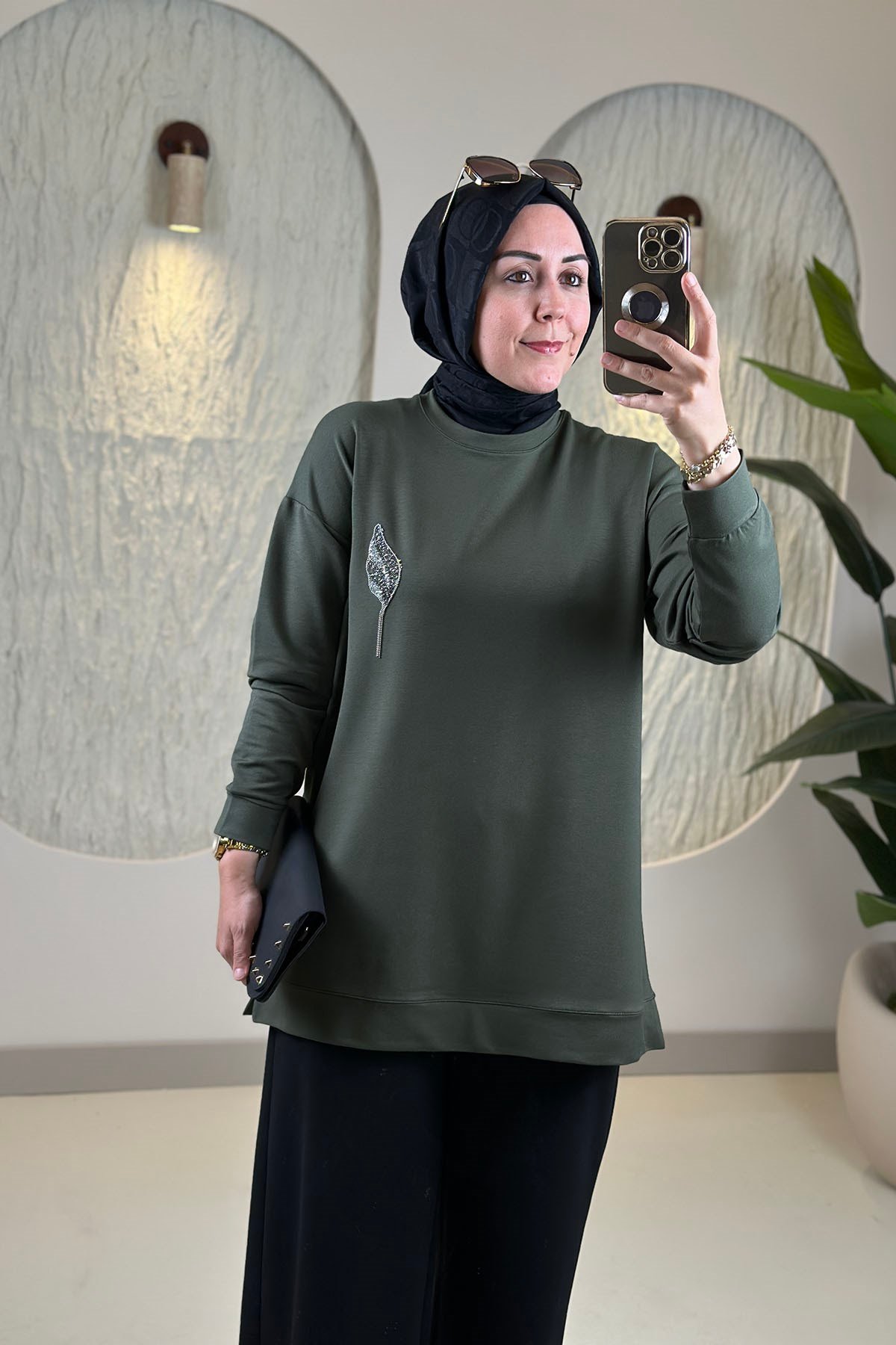 Tesettür Tunik ModelleriDüşük Omuz Lale Baskılı Basic Kadın Oysho Tunik Haki KADO 268318