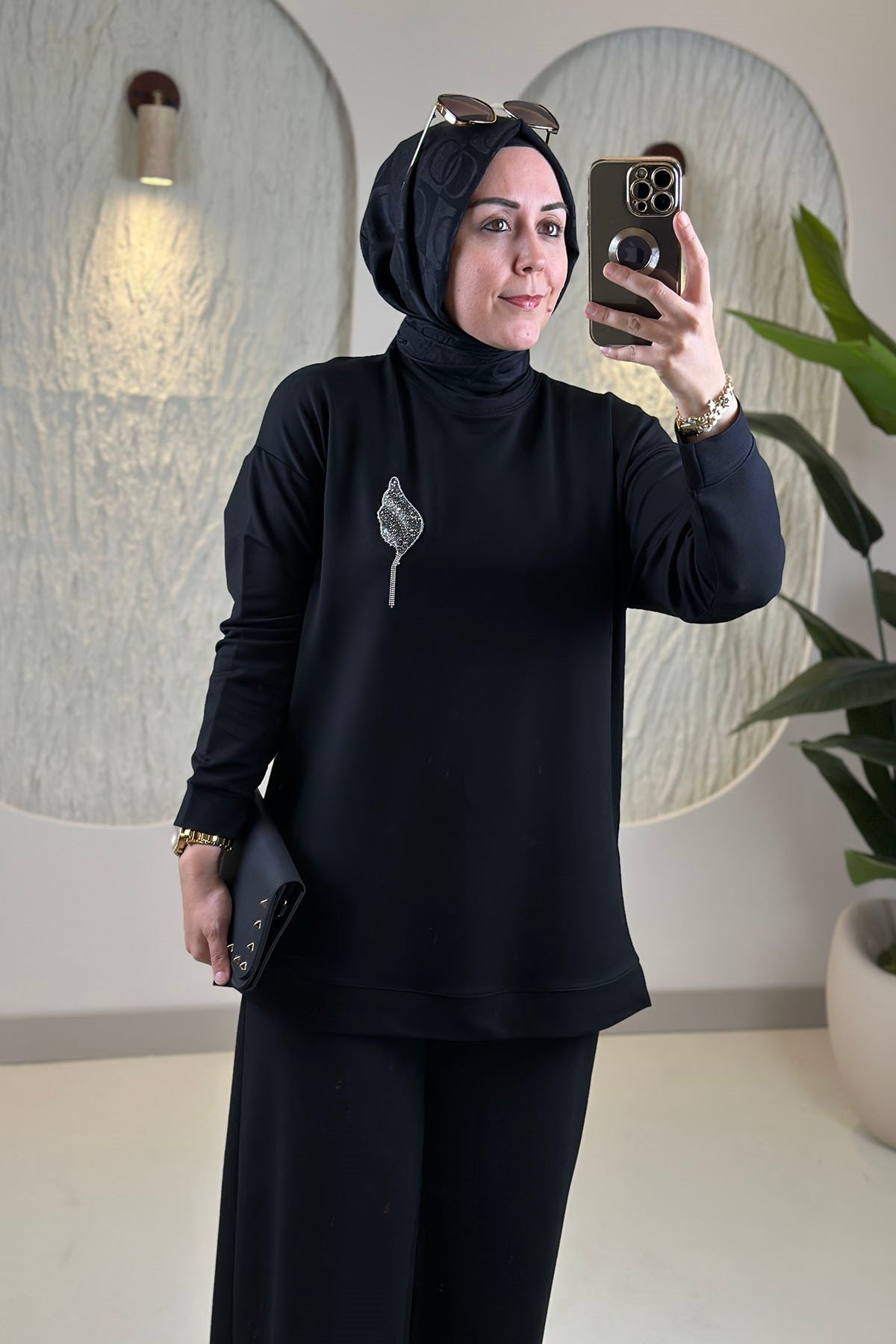 Tesettür Tunik ModelleriDüşük Omuz Lale Baskılı Basic Kadın Oysho Tunik Siyah KADO 268318