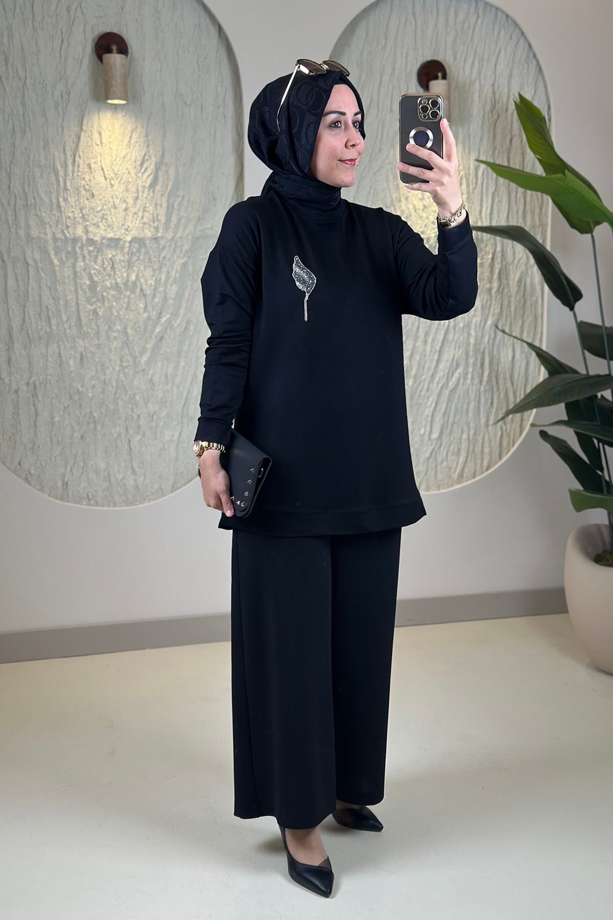 Tesettür Tunik ModelleriDüşük Omuz Lale Baskılı Basic Kadın Oysho Tunik Siyah KADO 268318