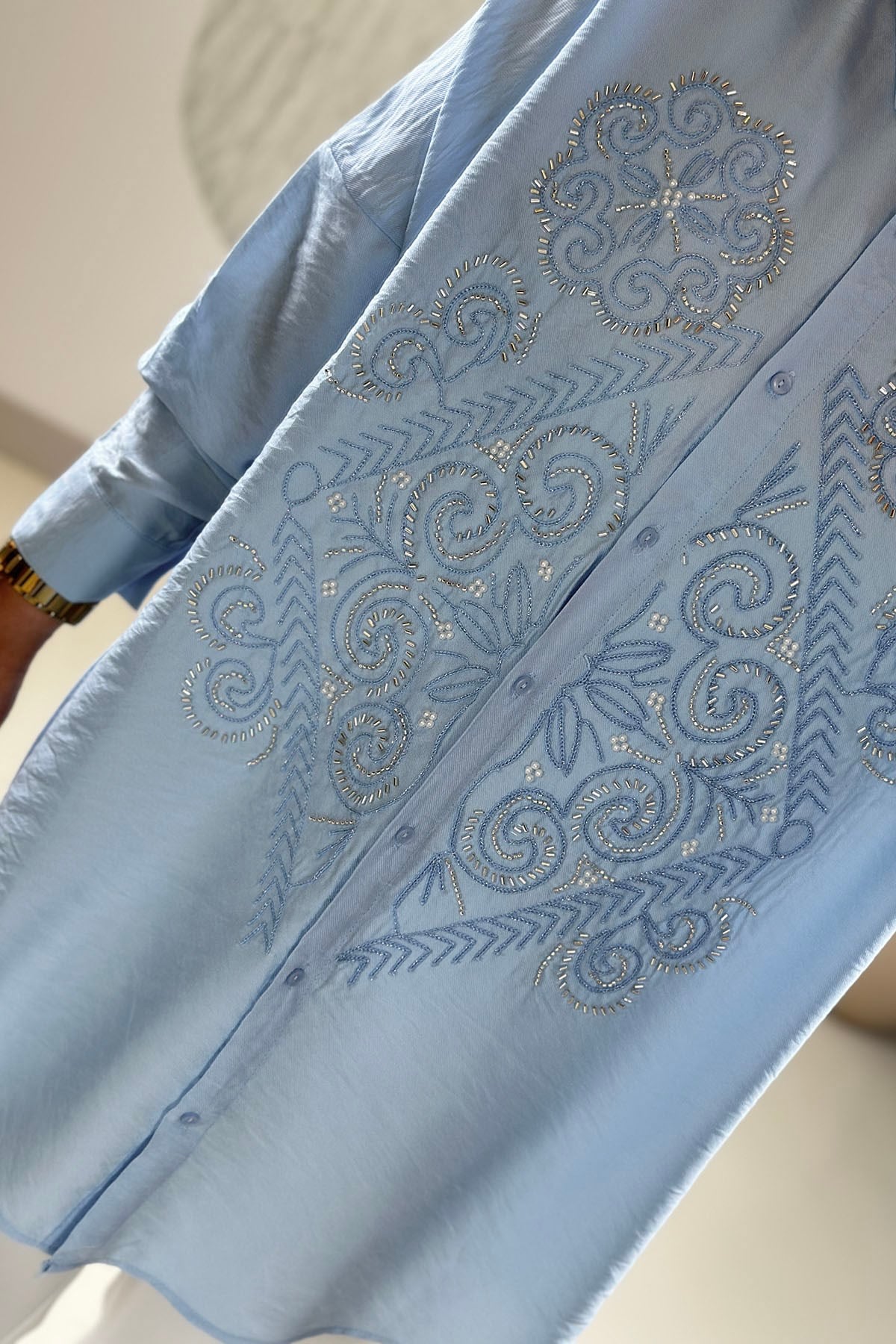 Tesettür Tunik ModelleriDüşük Omuz Nakış ve Taş İşlemeli Kadın Tunik Bebe Mavisi SLN 5455