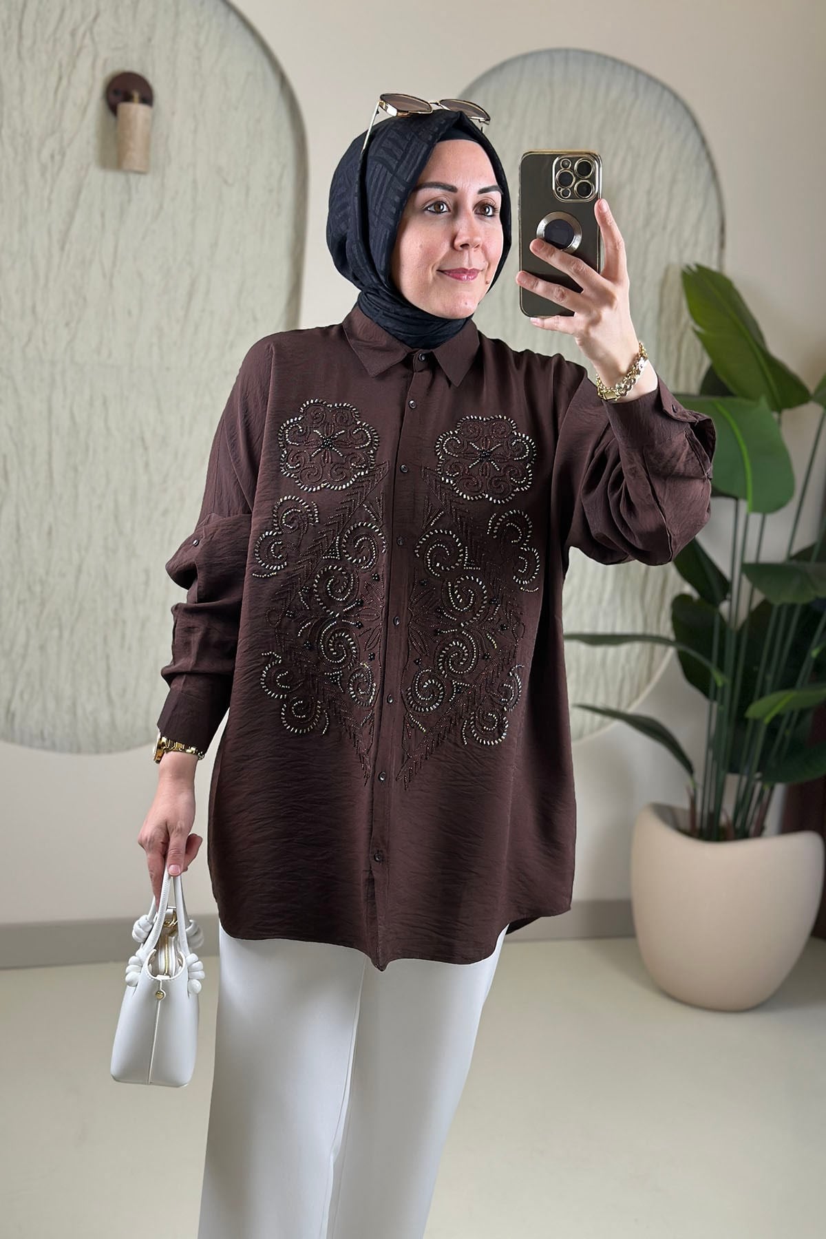Tesettür Tunik ModelleriDüşük Omuz Nakış ve Taş İşlemeli Kadın Tunik Acı Kahve SLN 5455
