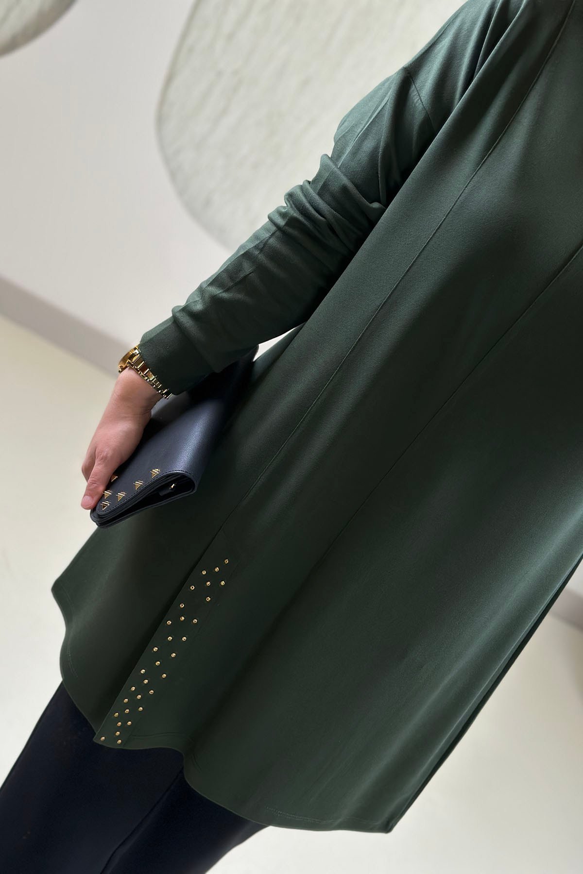 Tesettür Tunik ModelleriDüşük Omuz Ön Yırtmaç Taş Detaylı Oysho Kadın Tunik Haki KADO 268334