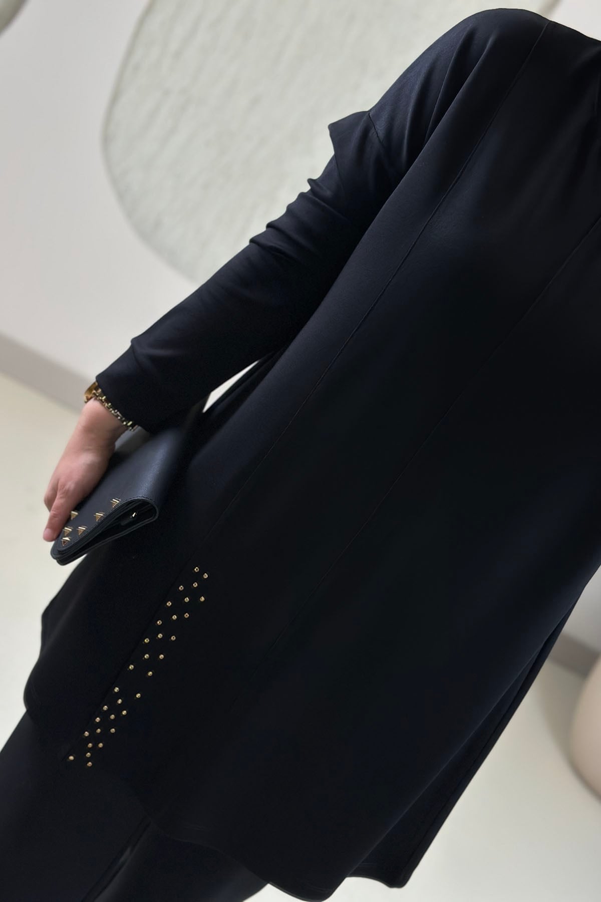 Tesettür Tunik ModelleriDüşük Omuz Ön Yırtmaç Taş Detaylı Oysho Kadın Tunik Siyah KADO 268334