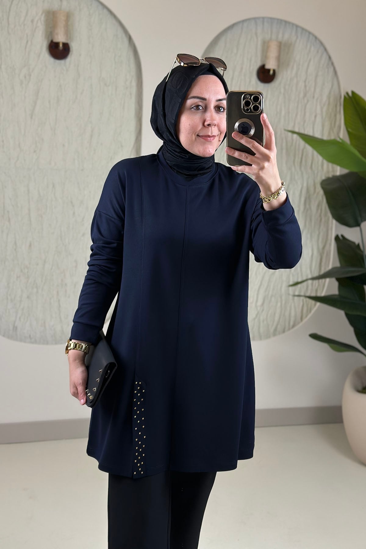 Tesettür Tunik ModelleriDüşük Omuz Ön Yırtmaç Taş Detaylı Oysho Kadın Tunik Lacivert KADO 268334