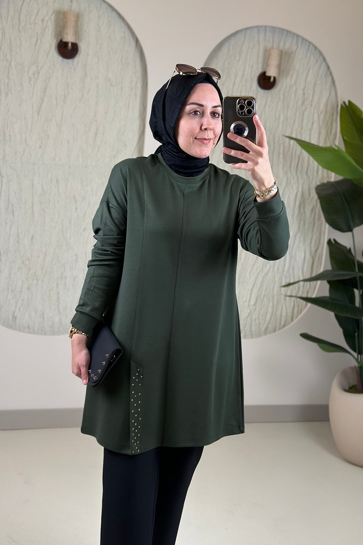 Tesettür Tunik ModelleriDüşük Omuz Ön Yırtmaç Taş Detaylı Oysho Kadın Tunik Haki KADO 268334