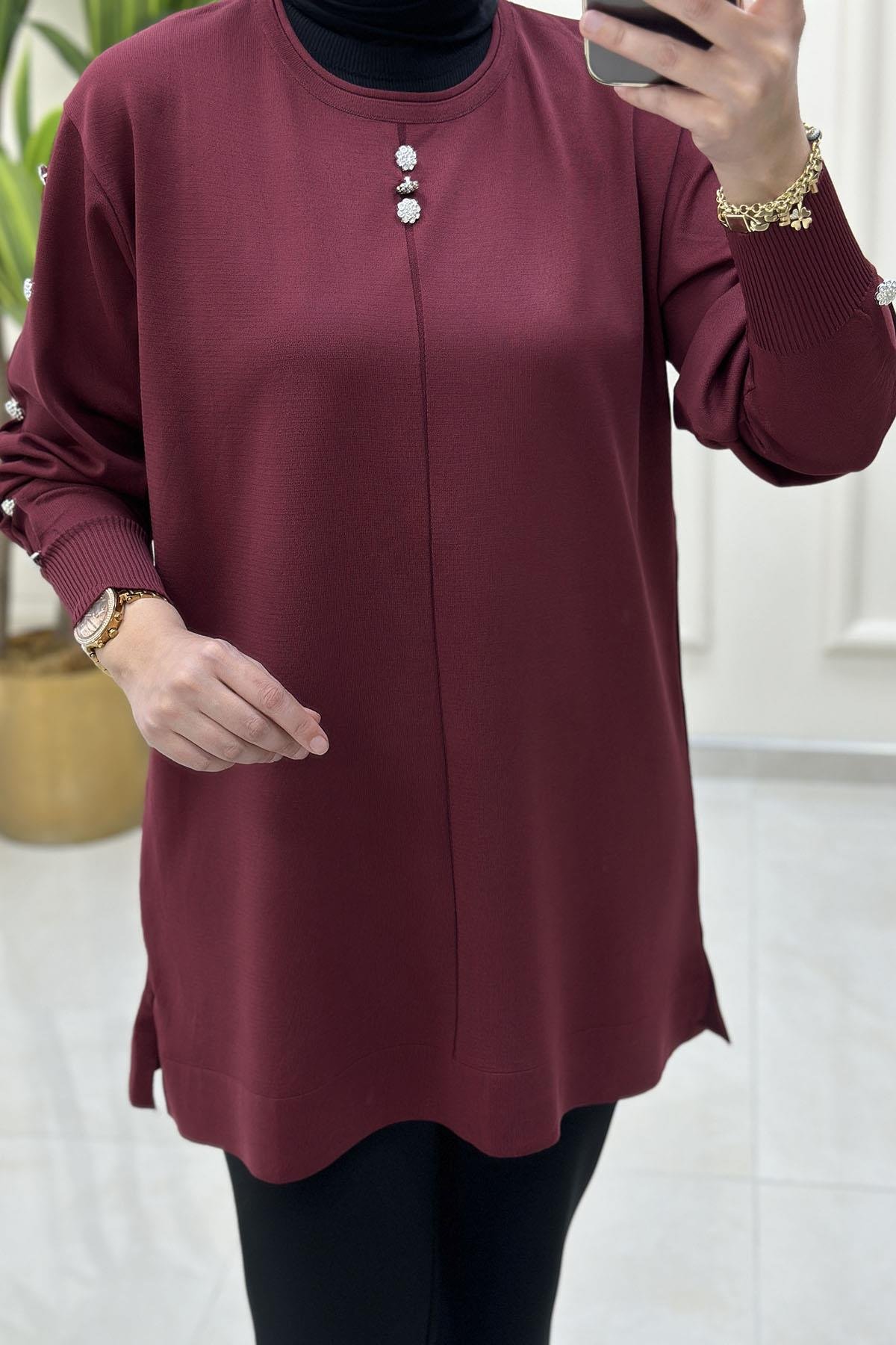 Tesettür Tunik ModelleriDüşük Omuz Önü ve Kolları Taş Düğme Detaylı Kadın Triko Tunik Bordo MLH 5015