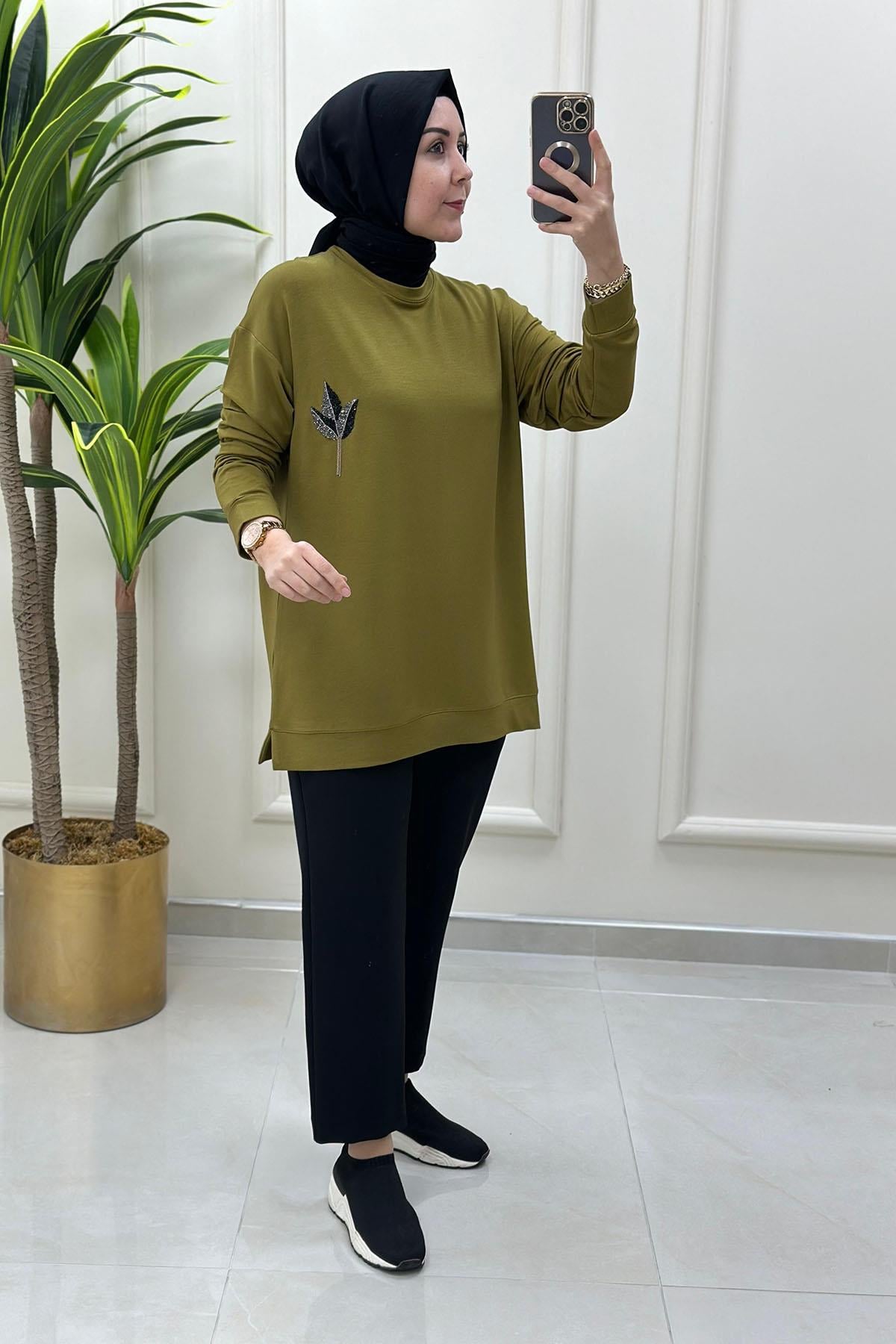 Tesettür Tunik ModelleriDüşük Omuz Önü Laleli Kadın Tunik Yağ Yeşili KADO 9667