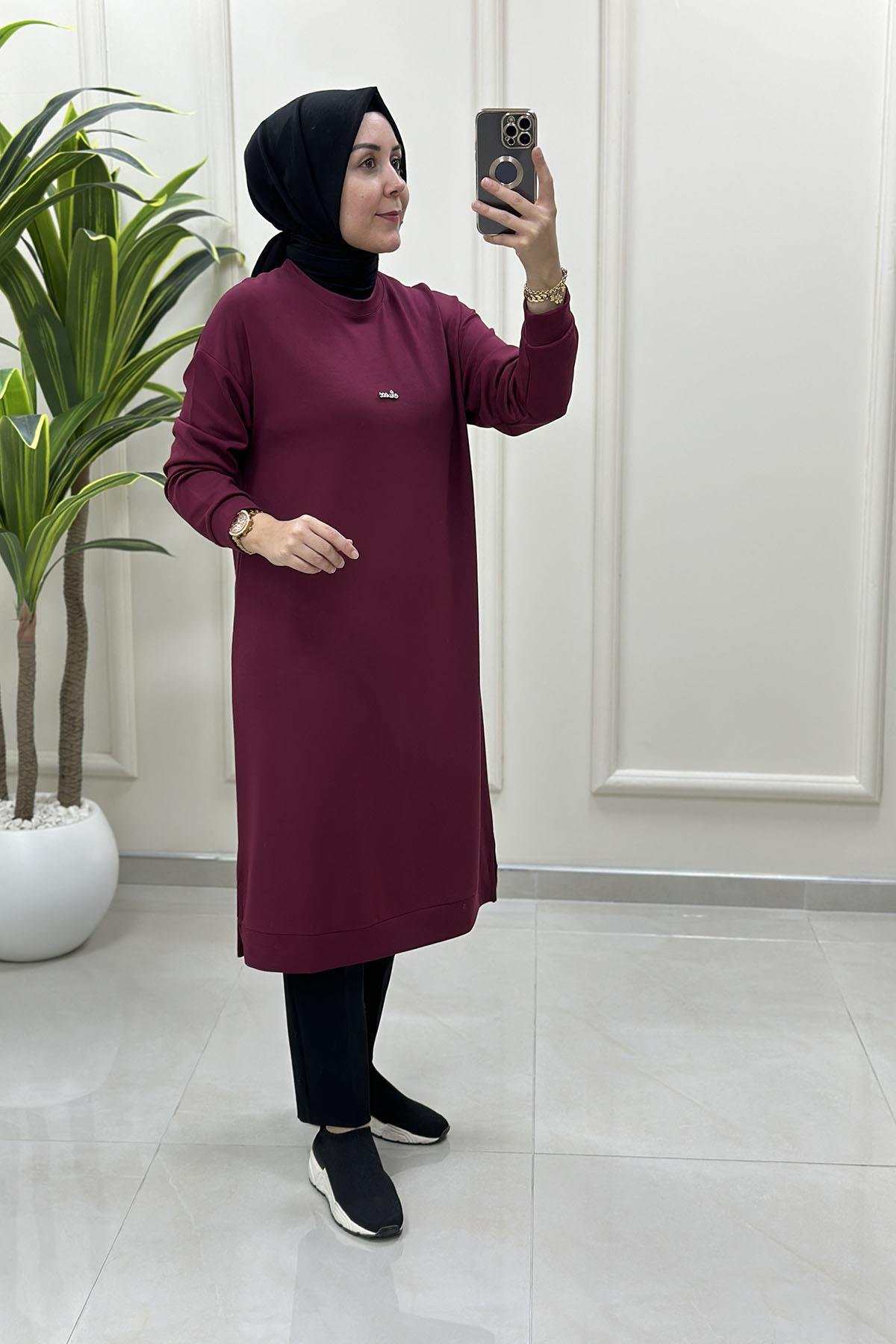 Tesettür Tunik ModelleriDüşük Omuz Önü Aksesuar Detaylı Uzun Kadın Tunik Bordo KADO 257420
